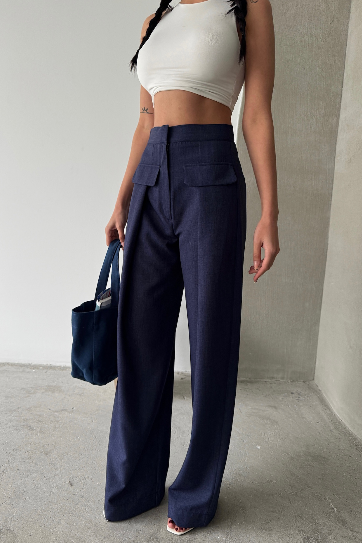 KAPALI GENİŞ PİLE CEP KAPAK DETAYLI PANTOLON - Lacivert