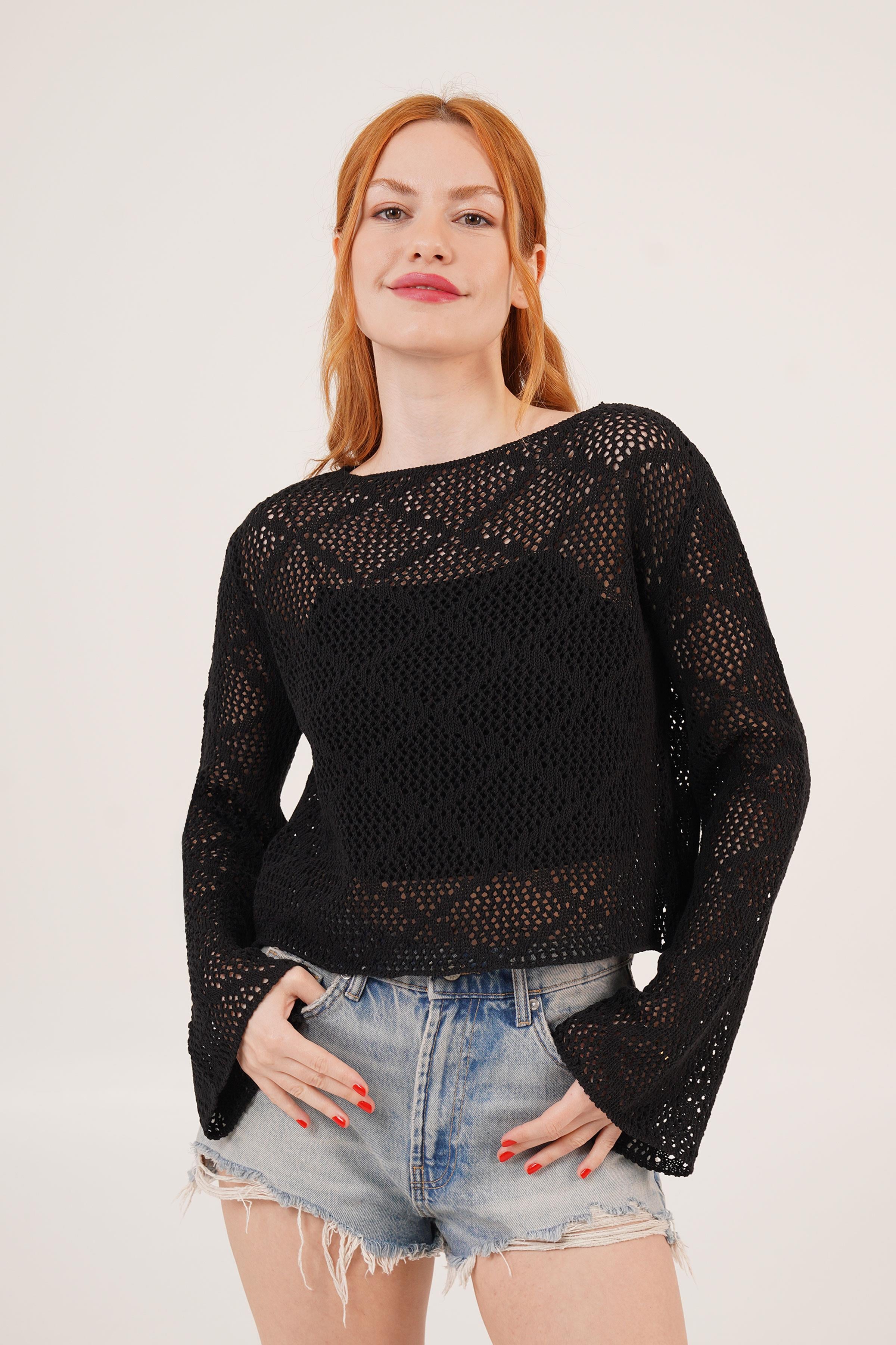 Kayık Yaka Volan Kol Detaylı Ajurlu Toptan Siyah Bluz