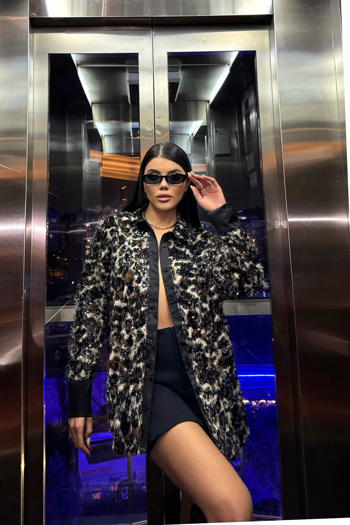 LEOPAR SAÇAKLI PAYETLİ GÖMLEK MANŞET SATEN DETAYLI - Siyah