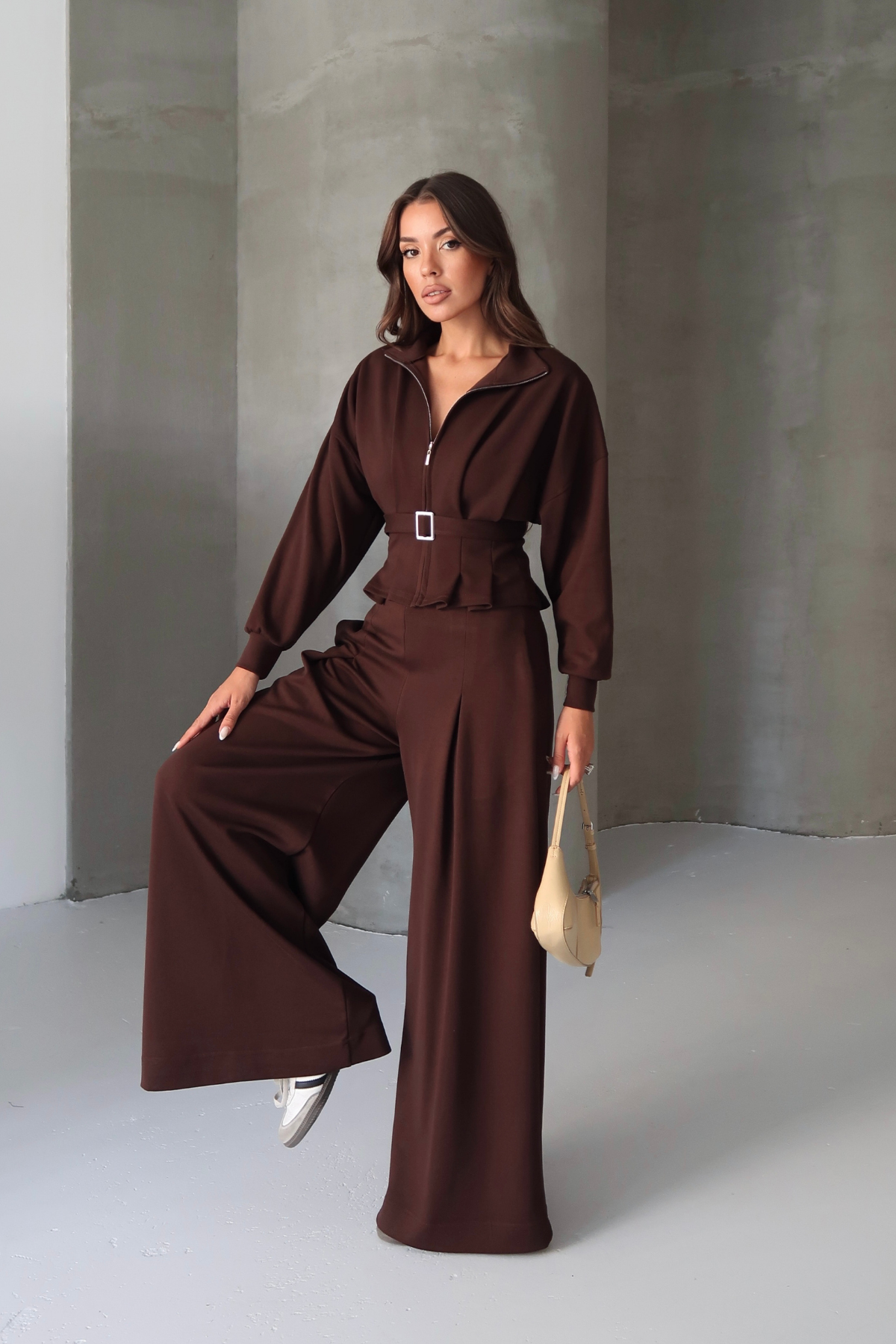 MODAL TAKIM PİLELİ SALAŞ PANTOLON - BELİ KEMERLİ FERMUARLI BLUZ - Kahverengi
