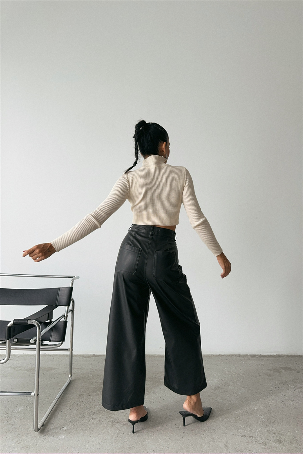 ÖN CEP DETAYLI DERİ PANTOLON - Siyah