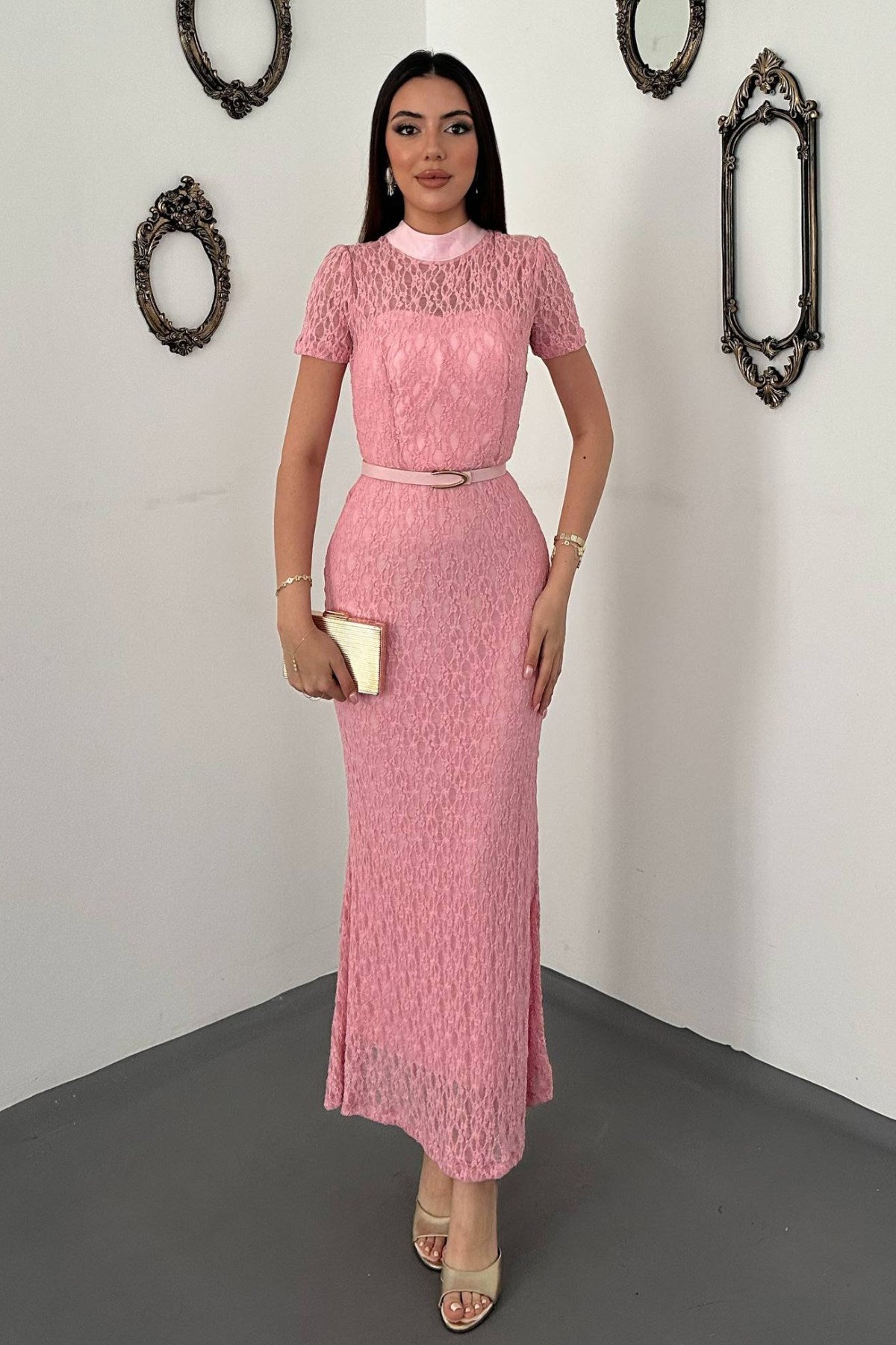Pembe Dantel Detaylı Elbise