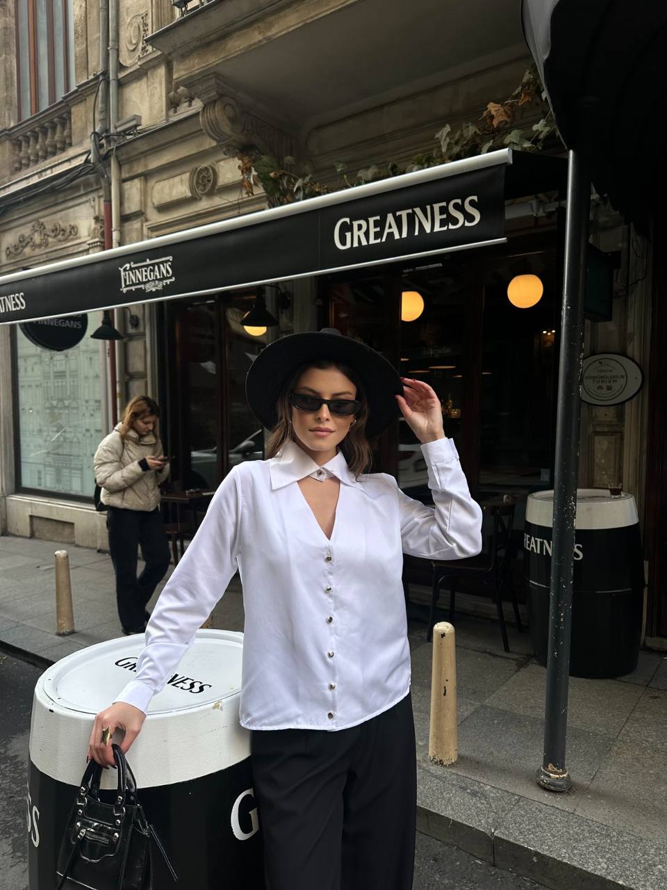 Kraliçe Yaka Gömlek 2500