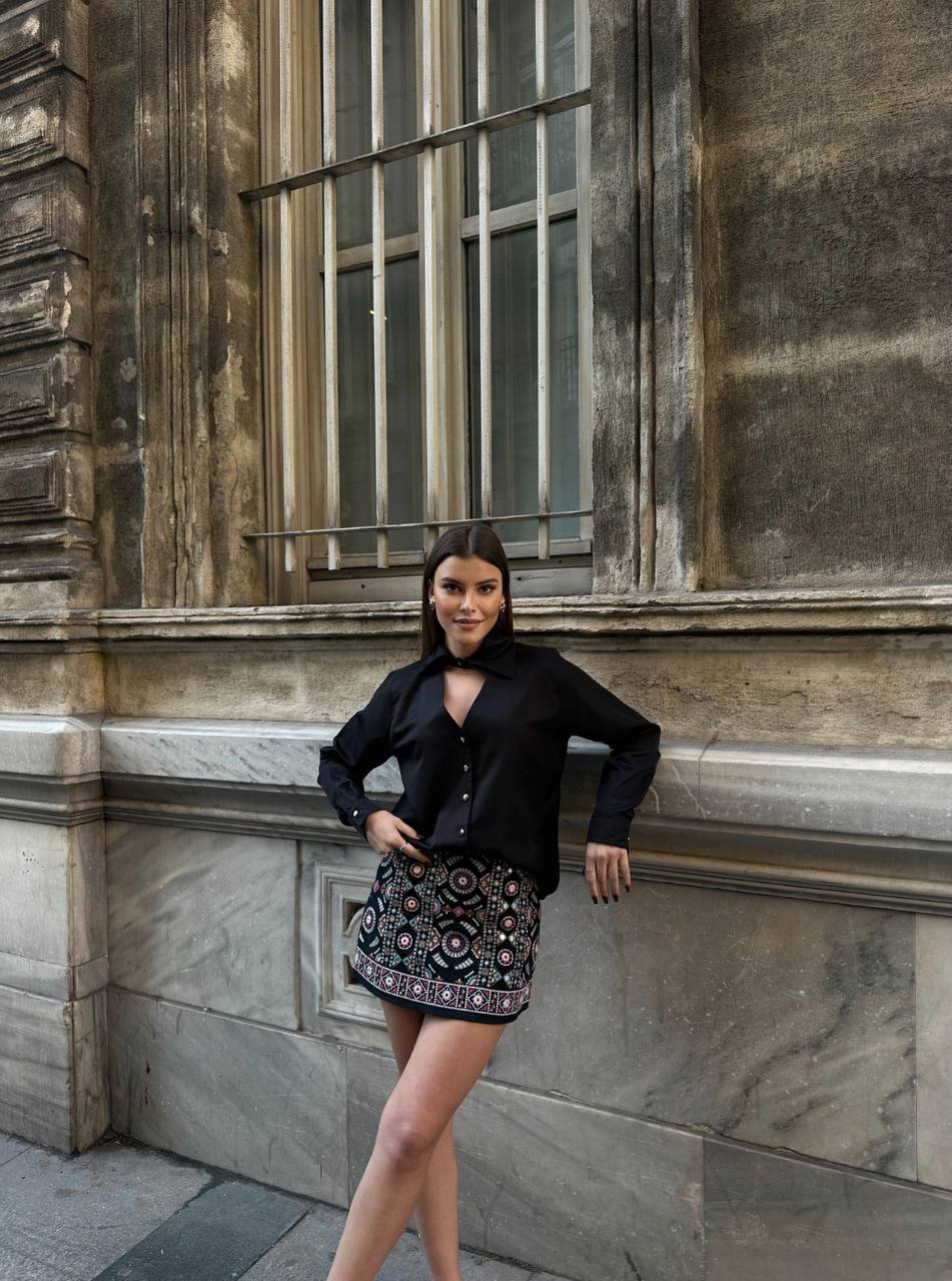 Kraliçe Yaka Gömlek 2500