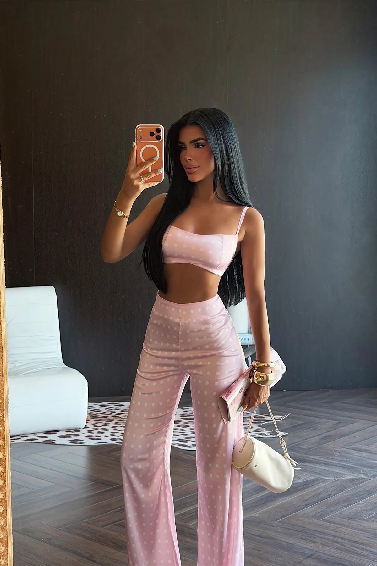Pembe Puantiyeli Takım