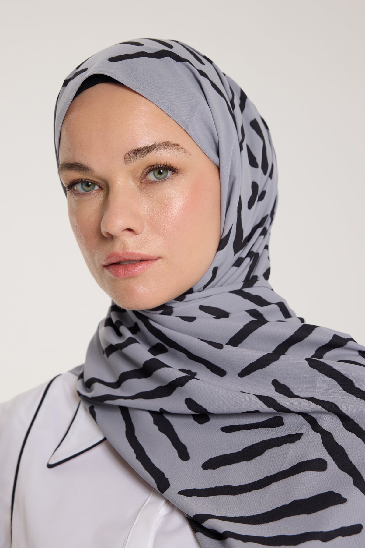 Pure Tone Şal - V Desen - Gümüş - Siyah
