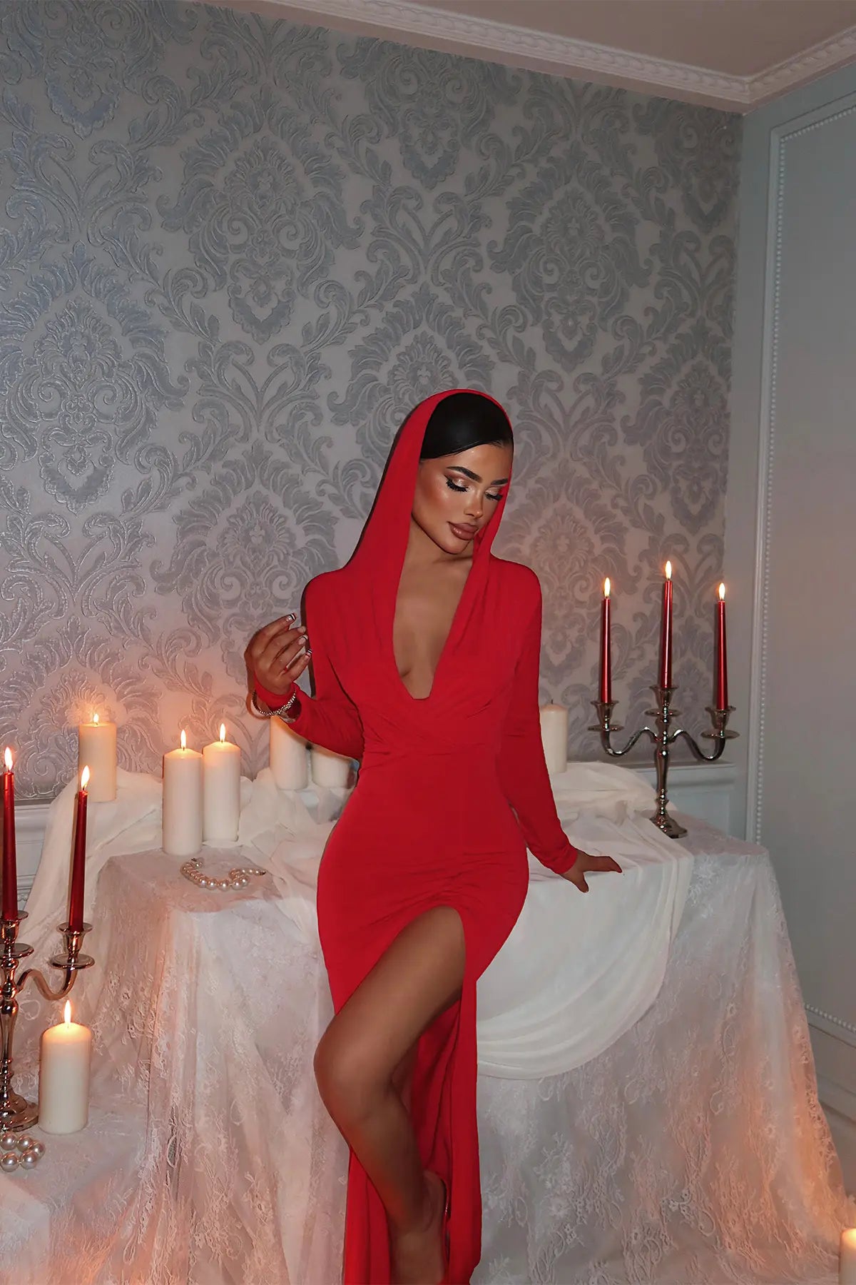 Kırmızı Uzun Kol Kapşonlu Elbise
