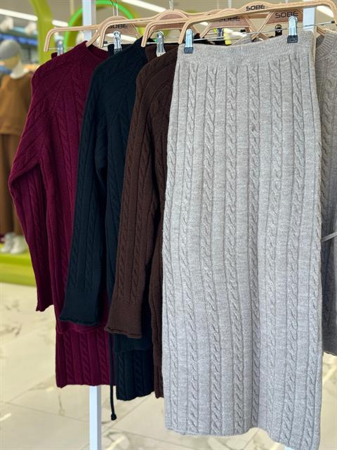 Saç Örgü Desenli Kuşaklı Triko Takım 10218