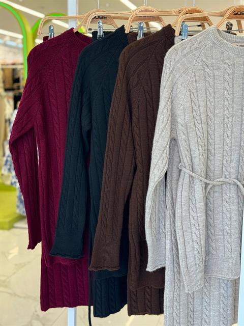 Saç Örgü Desenli Kuşaklı Triko Takım 10218