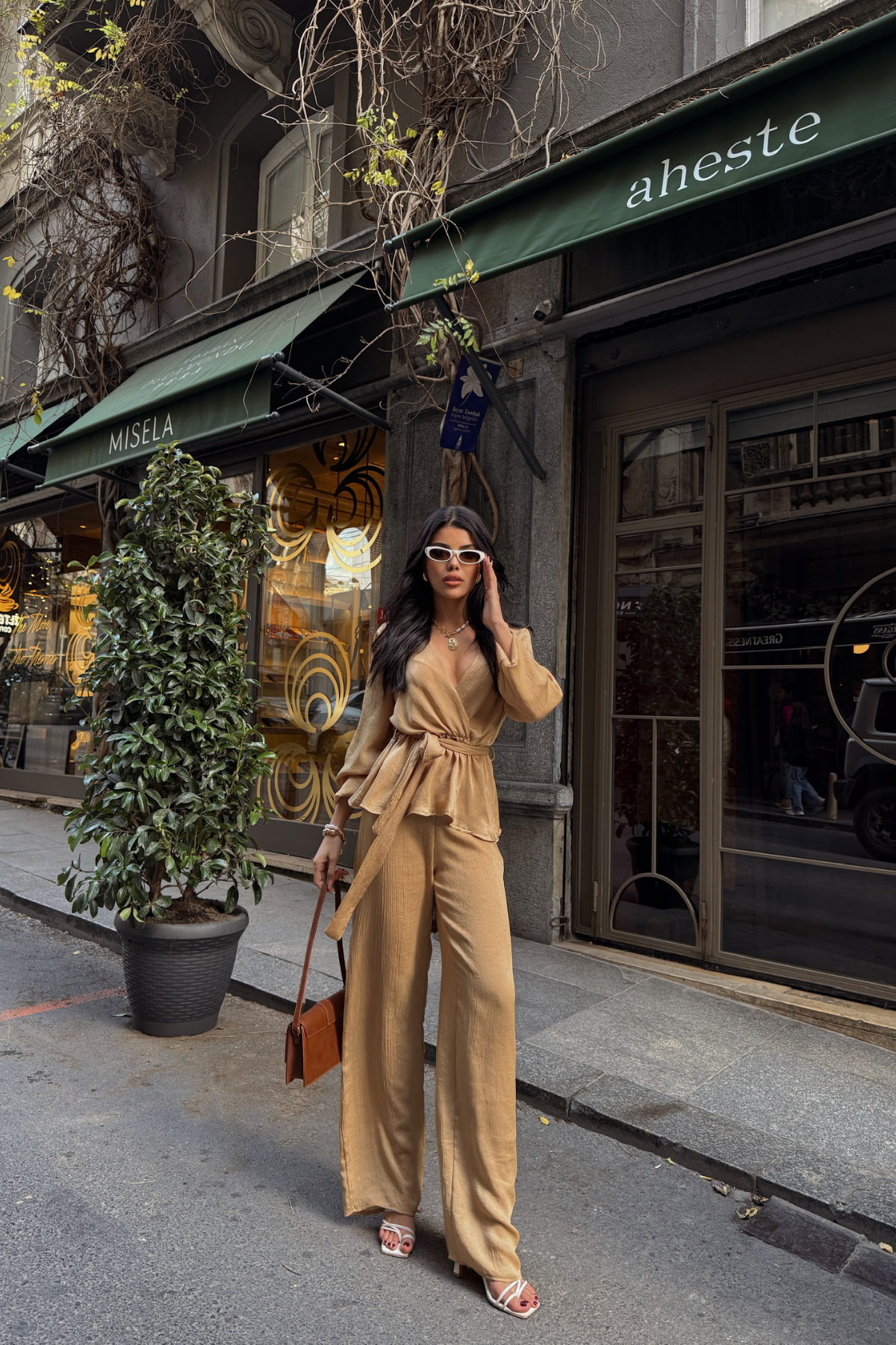 SATEN KRUVAZE BAĞLAMALI BLUZ- PANTOLON TAKIM - Bej