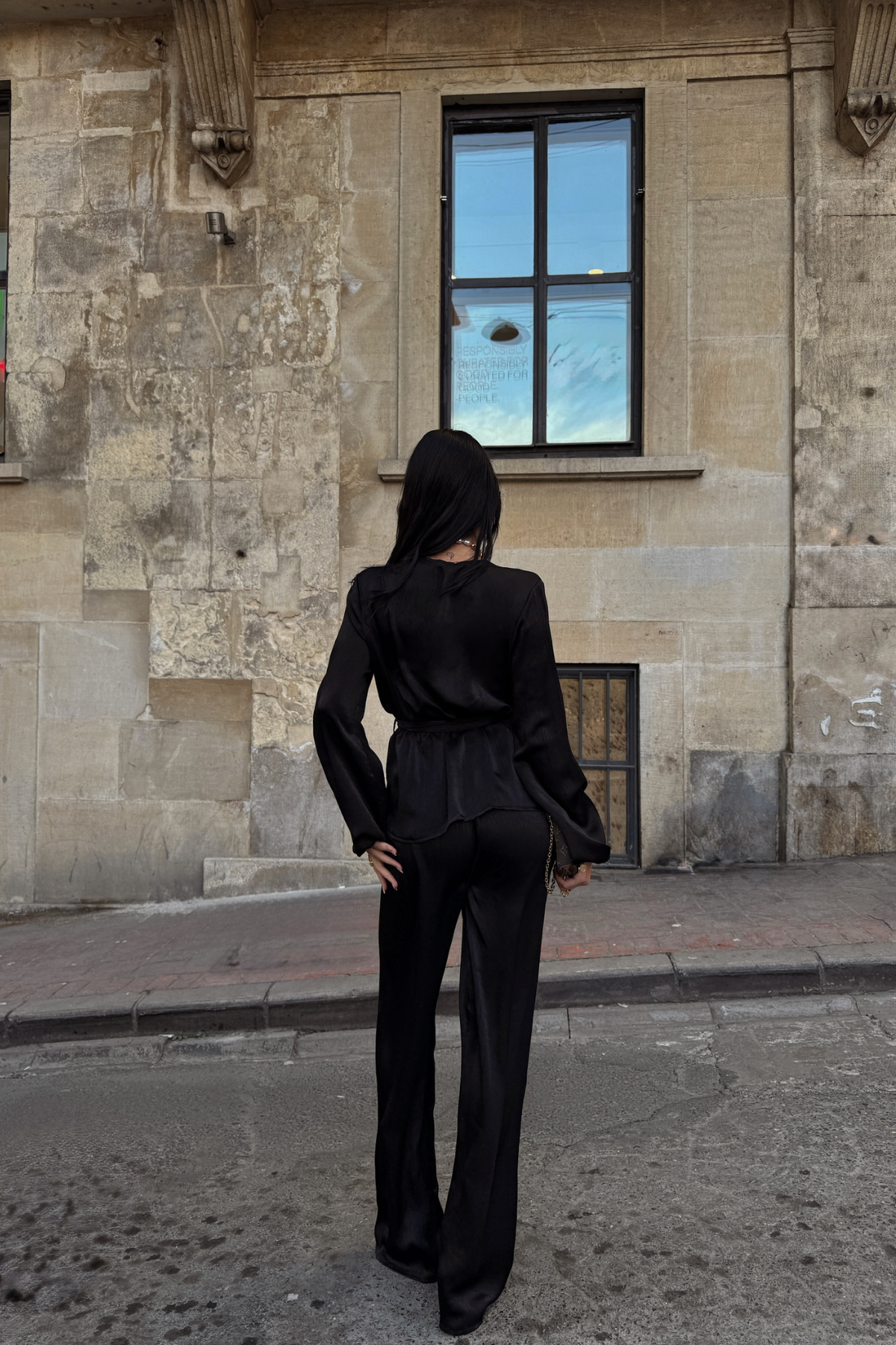 SATEN KRUVAZE BAĞLAMALI BLUZ- PANTOLON TAKIM - Siyah