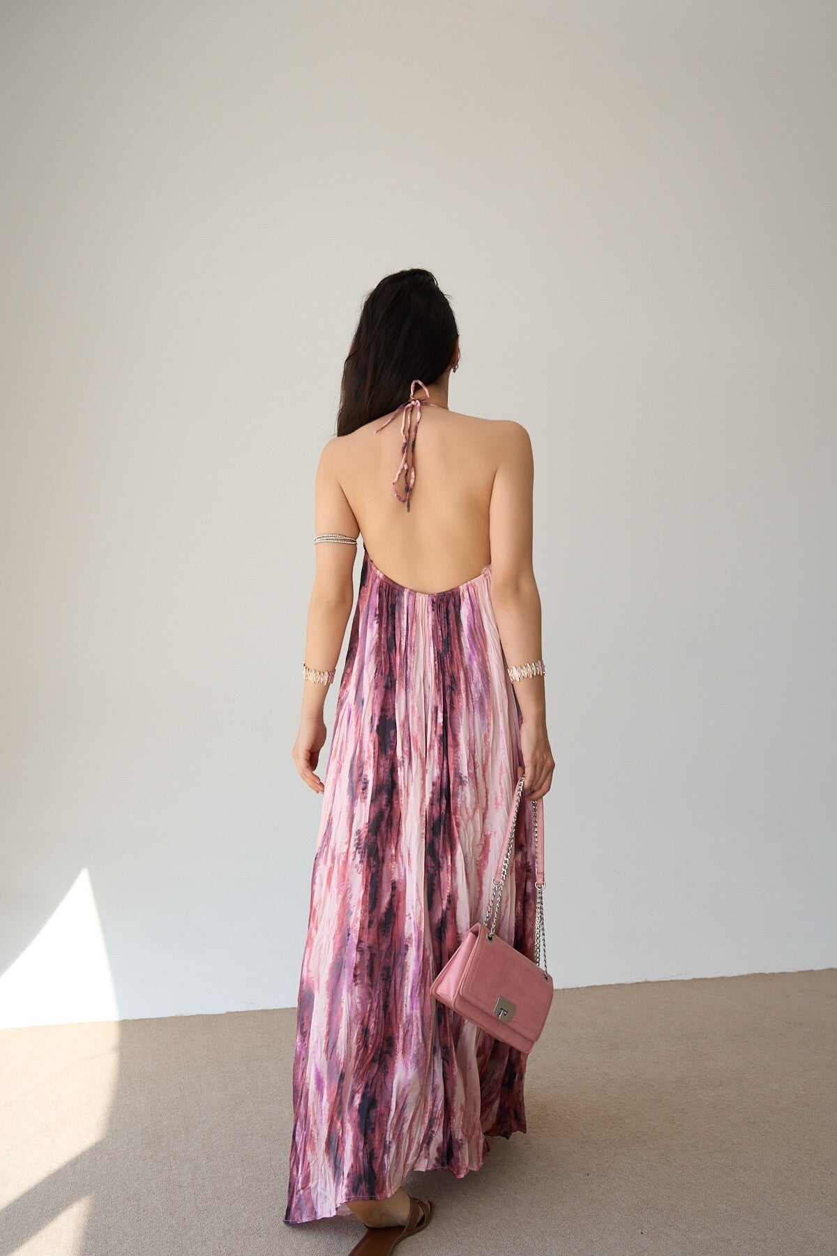 Pembe Sırtı Açık Elbise