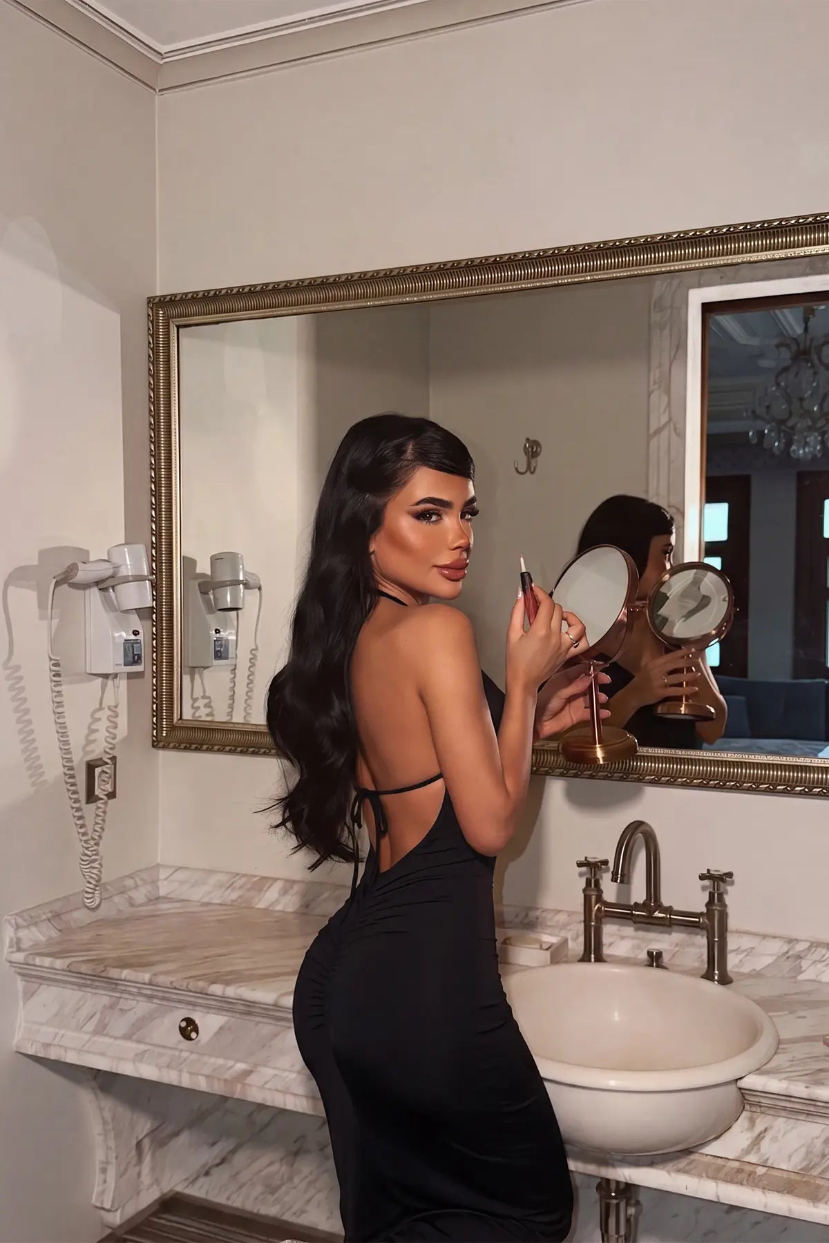 SIRTI BÜZGÜLÜ SPAGETTİ ASKILI ELBİSE