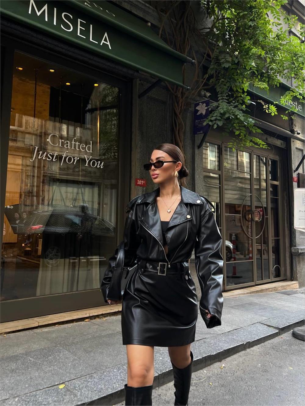 SİYAH DERİ KISA ELBİSE ÜST CEKET GÖRÜNÜMLÜ - Siyah