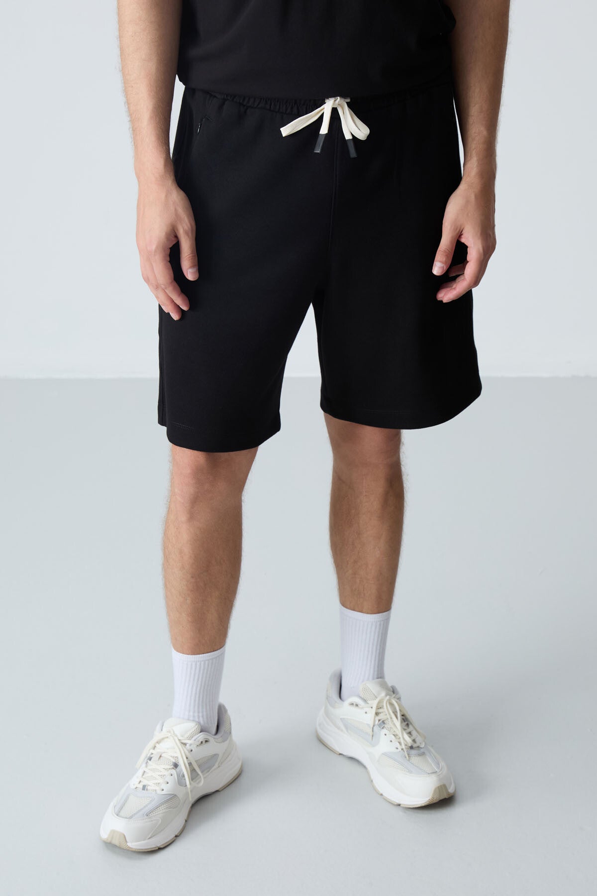 Siyah Pamuklu Kalın Yumuşak Dokulu Standart  Fit Basic Erkek Şort  - 81276