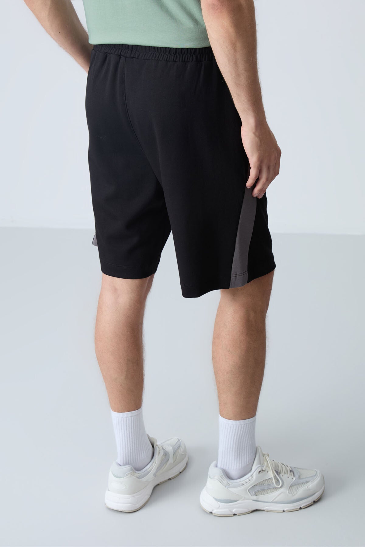 Siyah Pamuklu Kalın Yumuşak Dokulu Standart  Fit Basic Erkek Şort  - 81280