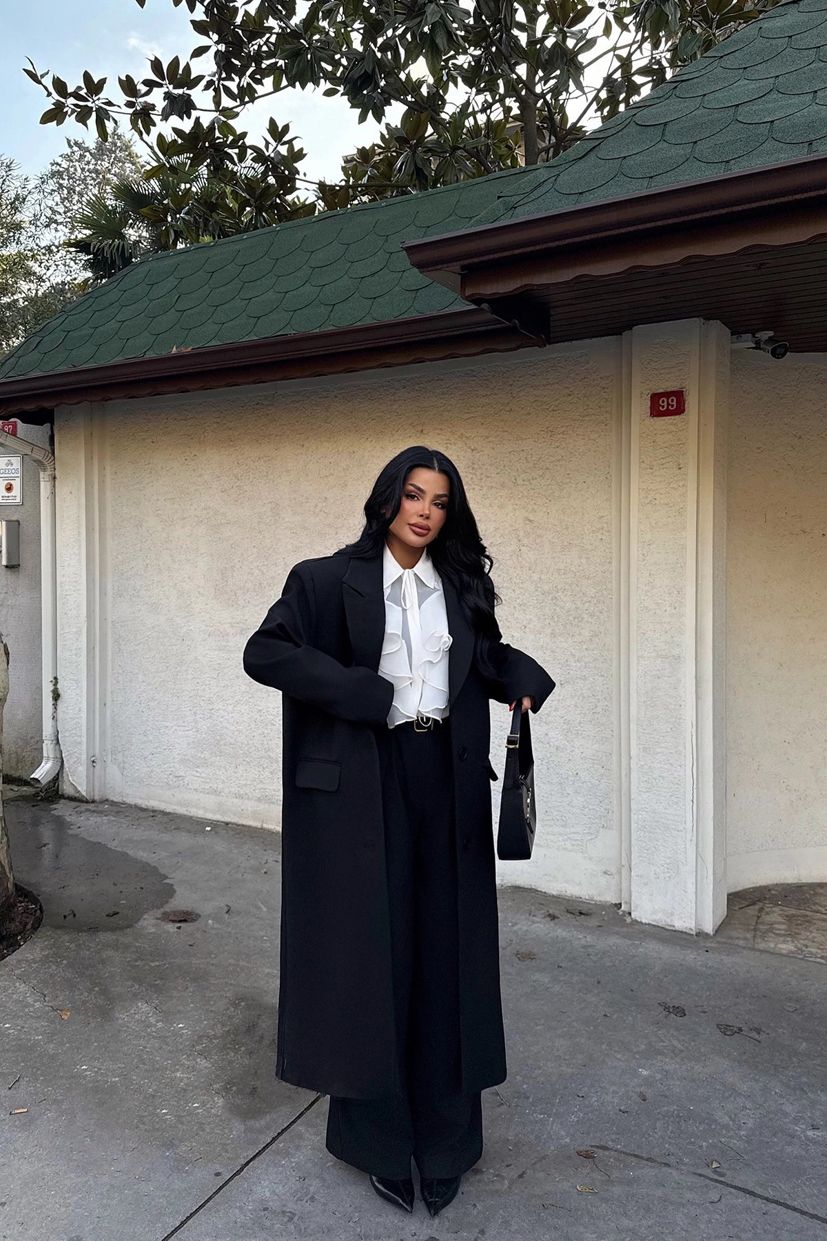 Siyah Önü Düğmeli Cep Detay Kaban