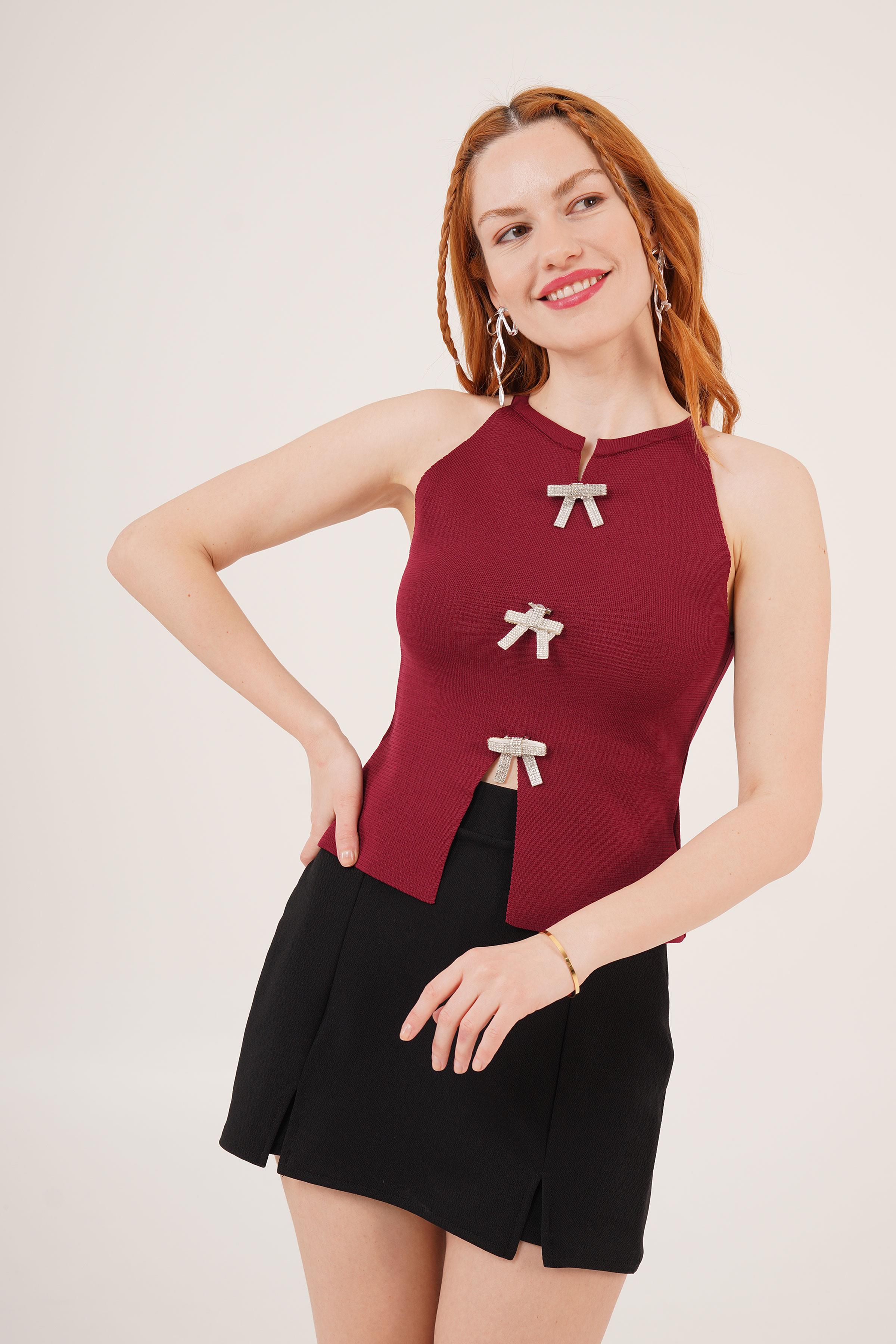 Taşlı Fiyonk Broş Detaylı Sıfır Kol Toptan Bordo Bluz