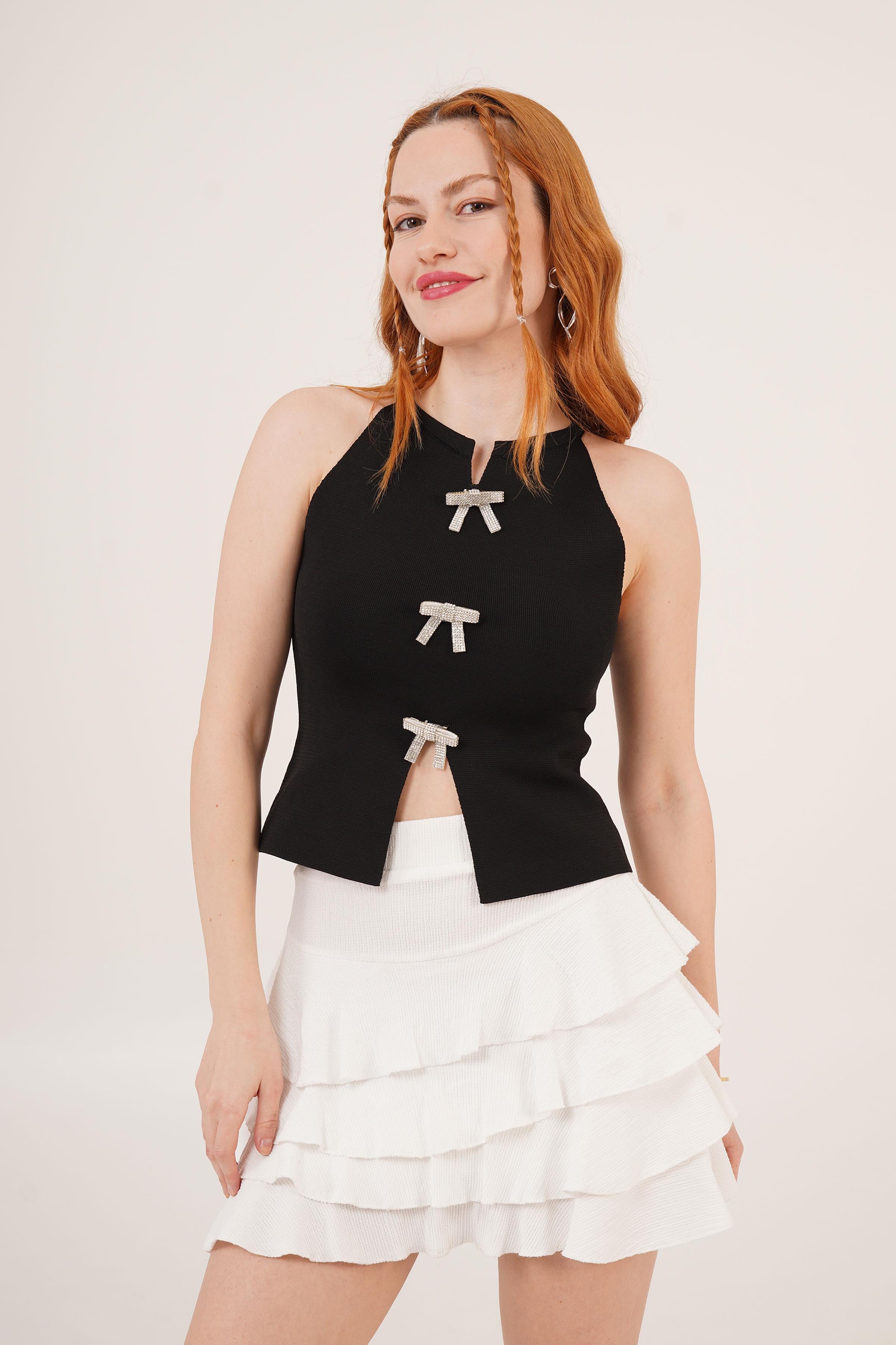 Taşlı Fiyonk Broş Detaylı Sıfır Kol Toptan Siyah Bluz Siyah STD