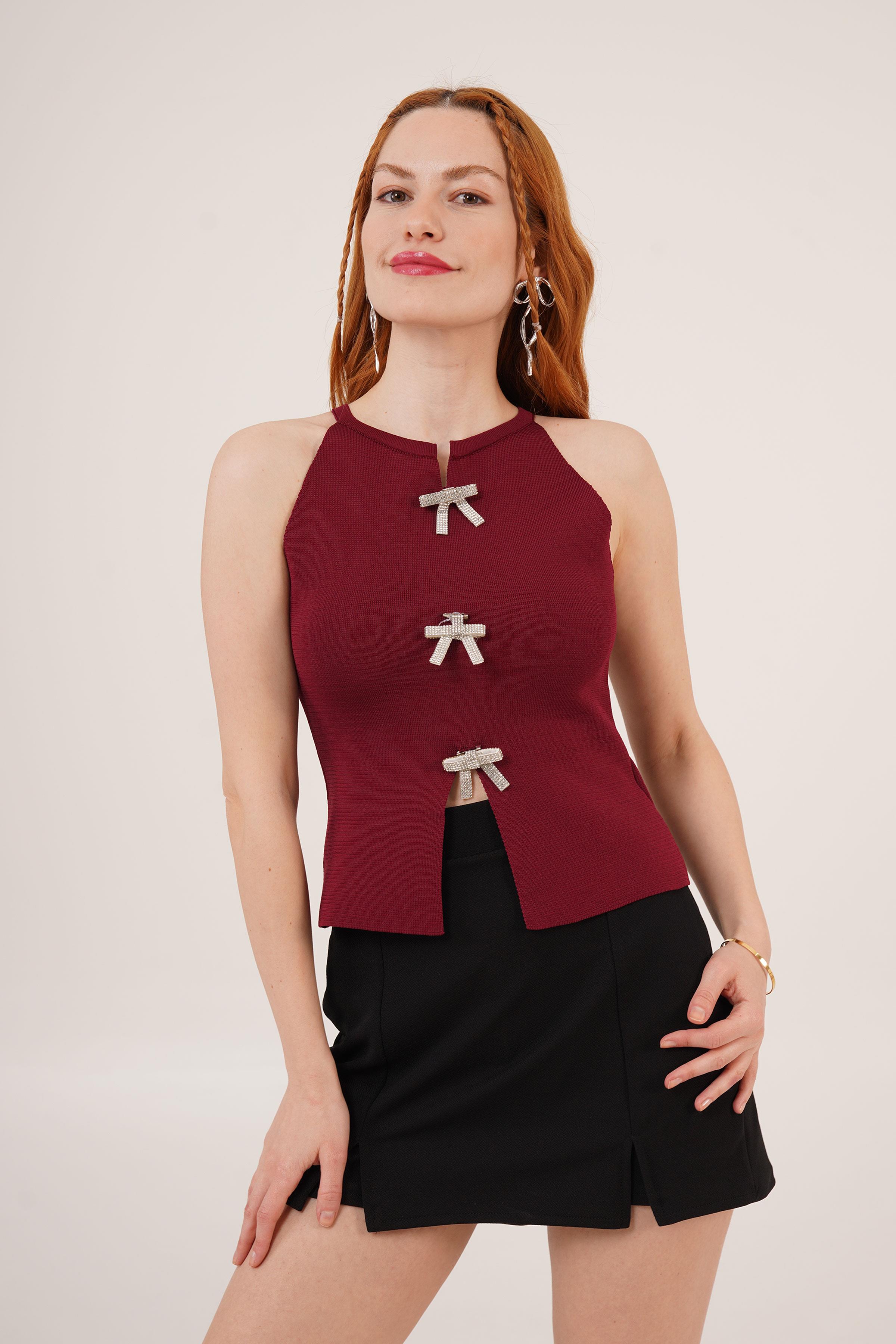 Taşlı Fiyonk Broş Detaylı Sıfır Kol Toptan Bordo Bluz Bordo STD