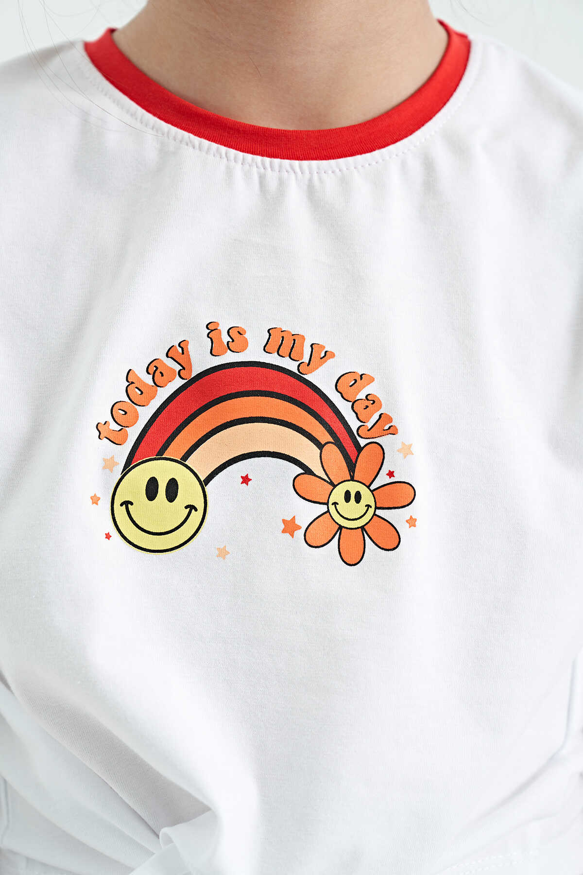 Tommylife Toptan Beyaz Baskı Detaylı O Yaka Çok Renkli Bağlama Detaylı Kız Çocuk T-Shirt - 75113