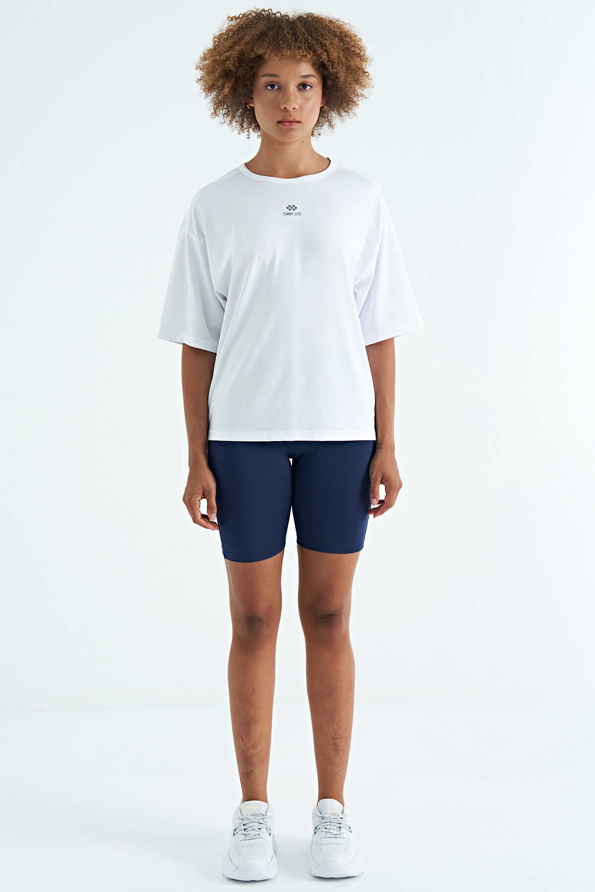 Tommylife Toptan Siyah O Yaka Baskı Detaylı Oversize Kısa Kol Kadın T-Shirt - 97263