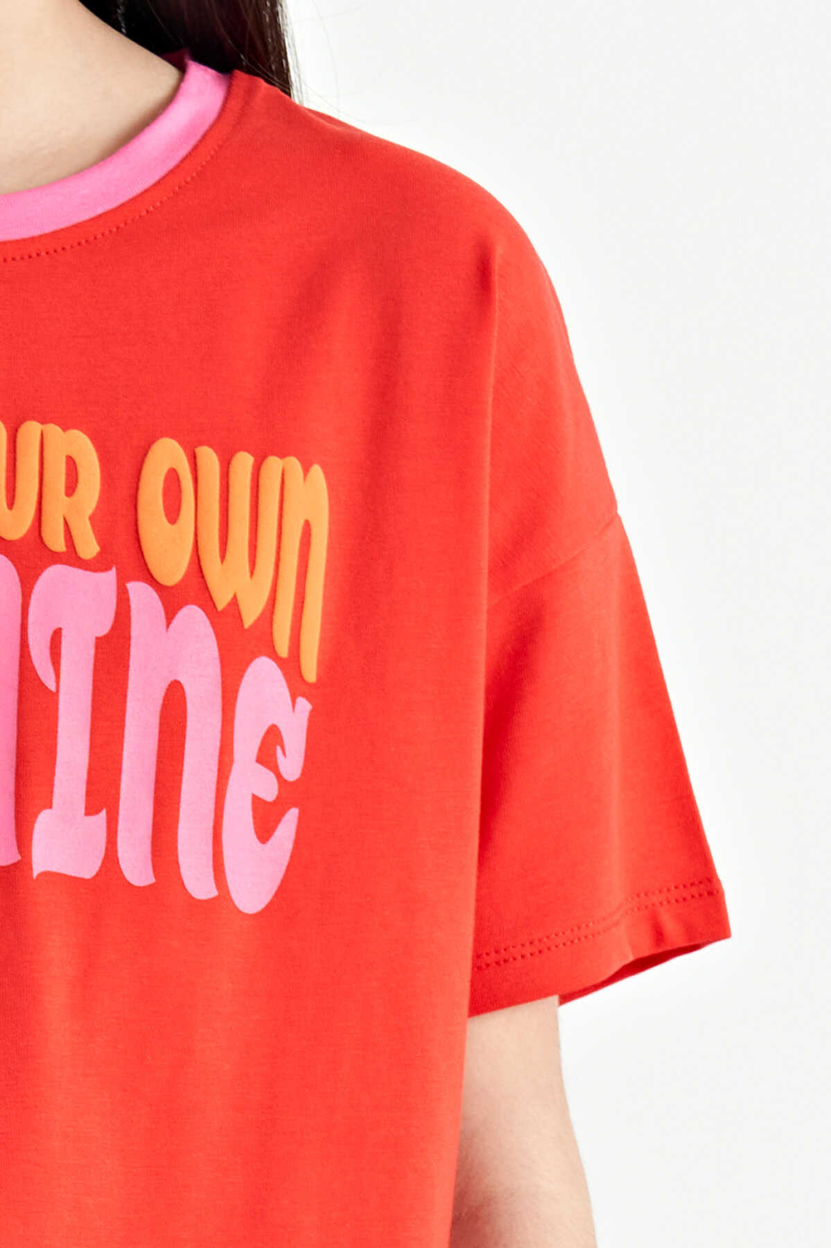Tommylife Toptan Fiesta Renkli Yazı Baskılı O Yaka Oversize Kısa Kollu Kız Çocuk T-Shirt - 75111