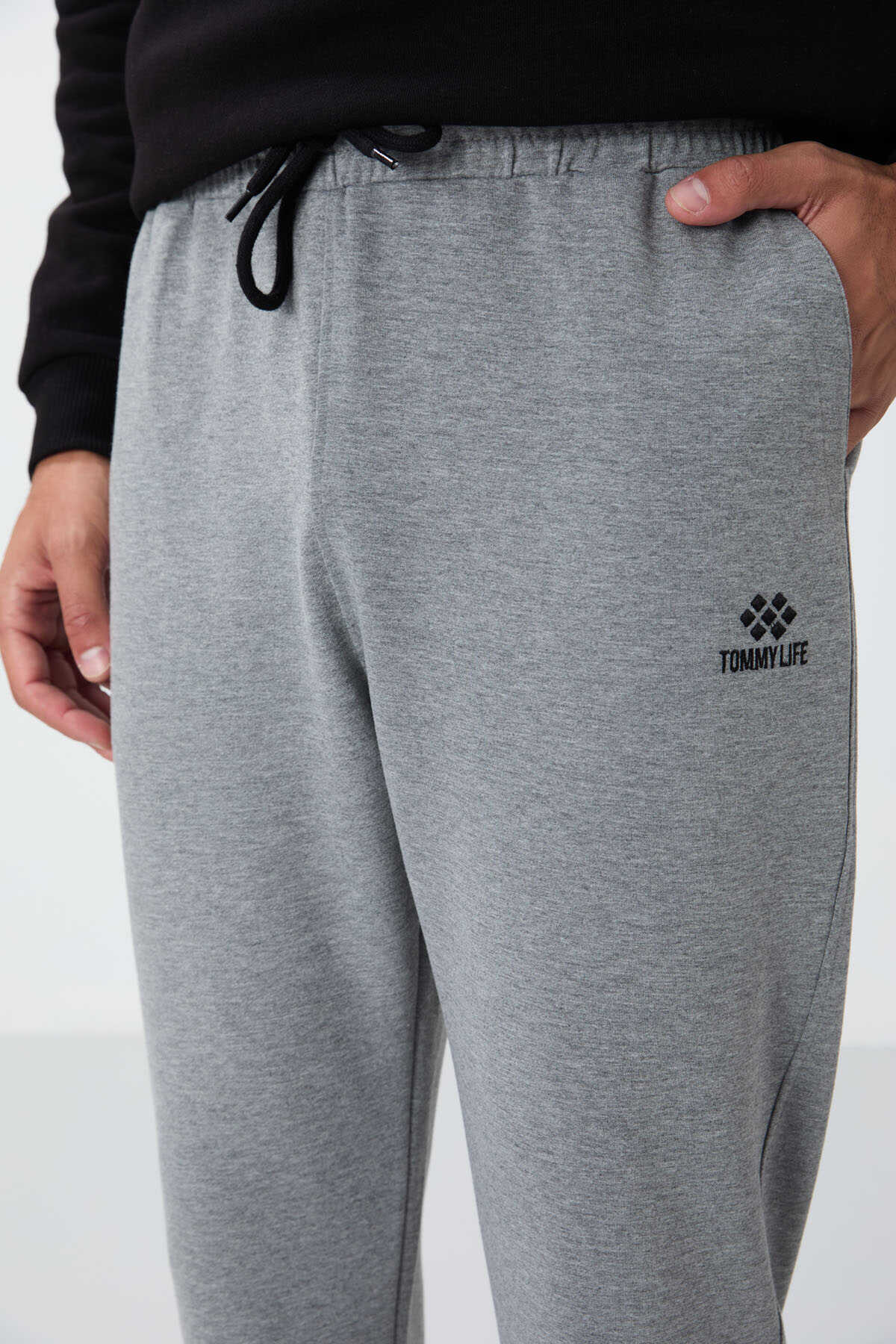 Tommylife Toptan Siyah Bağcıklı Cepli Standart Kalıp Klasik Paça Erkek Eşofman Alt - 84682