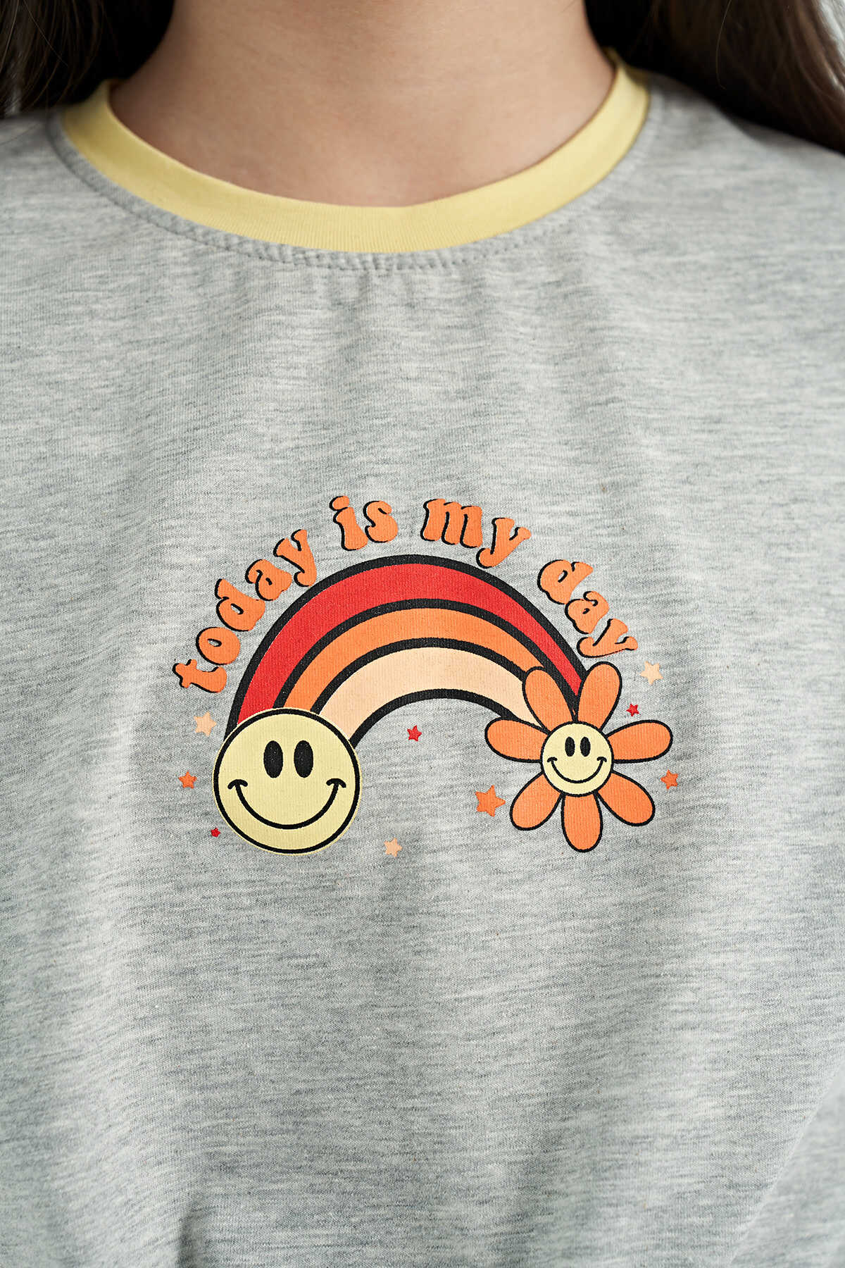 Tommylife Toptan Beyaz Baskı Detaylı O Yaka Çok Renkli Bağlama Detaylı Kız Çocuk T-Shirt - 75113