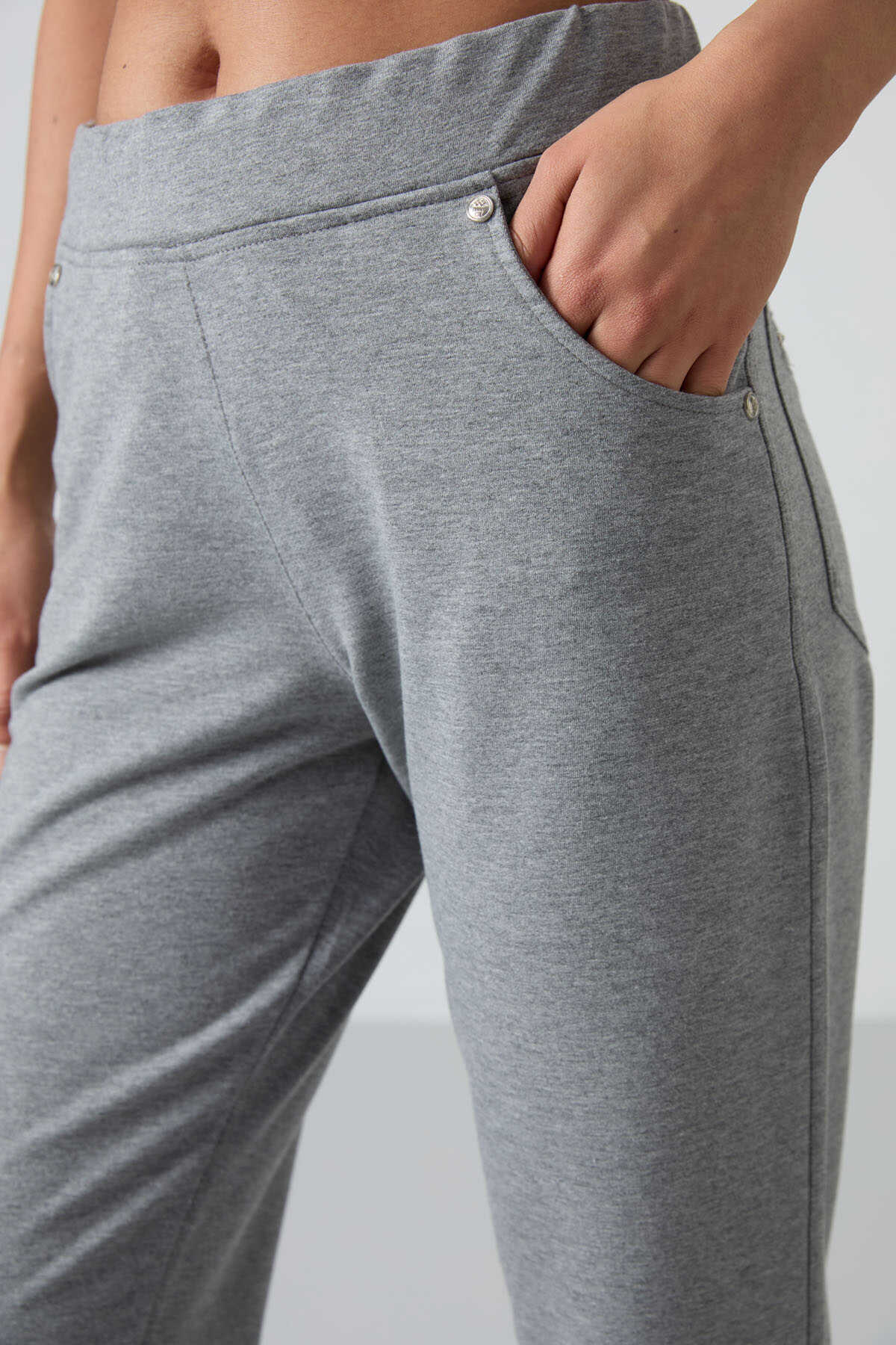 Tommylife Toptan Siyah Taş Detaylı Cepli Rahat Form Klasik Paça Kadın Eşofman Altı - 94007