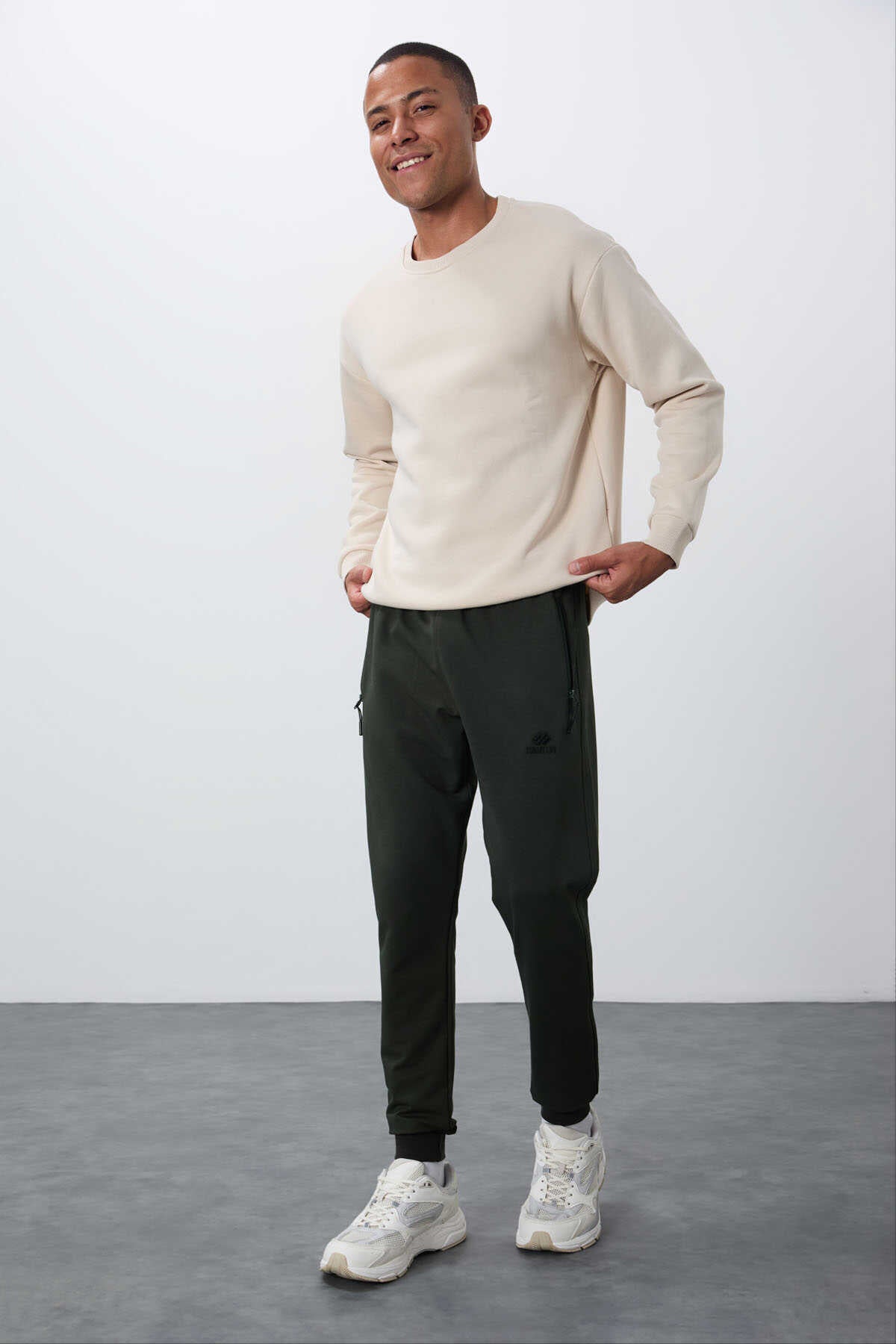 Tommylife Toptan Siyah Fermuar Cepli Standart Kalıp Jogger Erkek Eşofman Alt - 84651