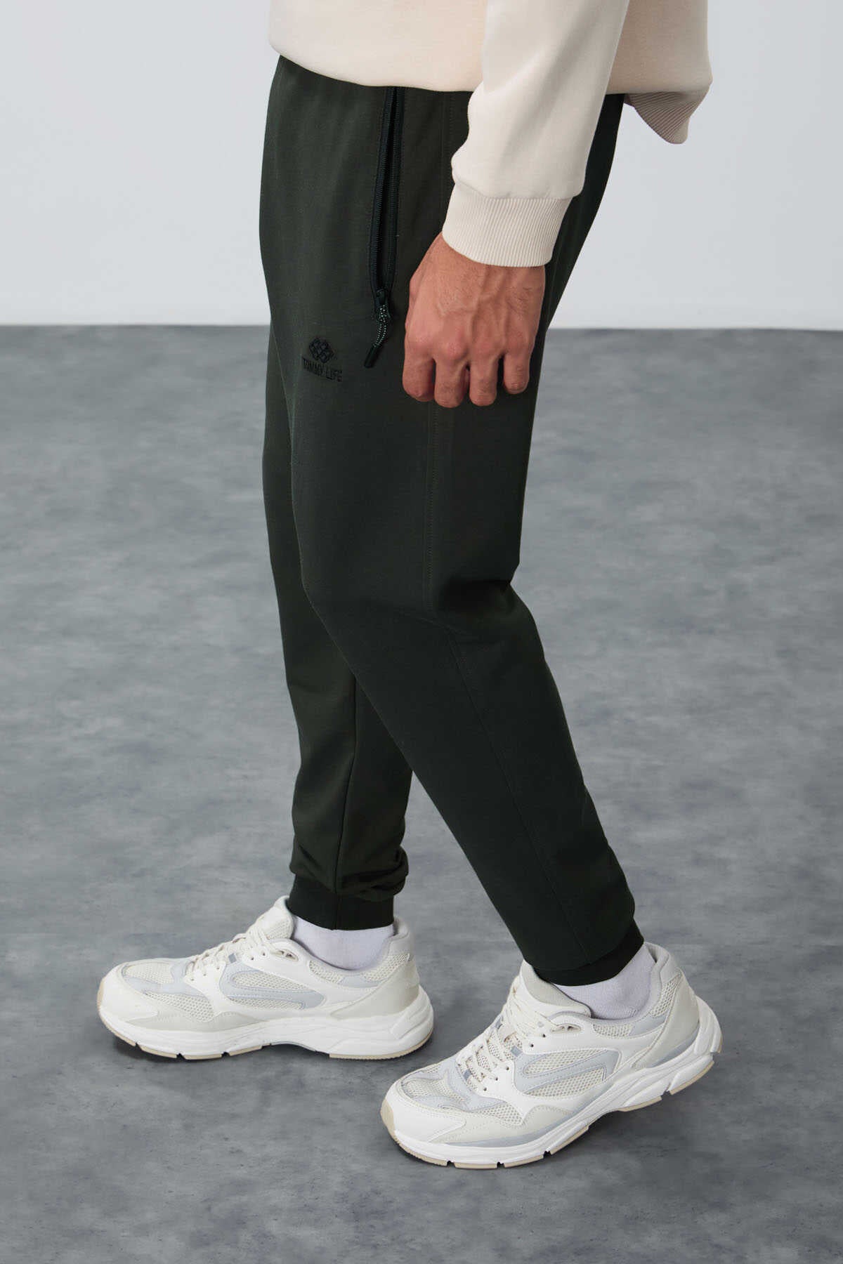 Tommylife Toptan Siyah Fermuar Cepli Standart Kalıp Jogger Erkek Eşofman Alt - 84651