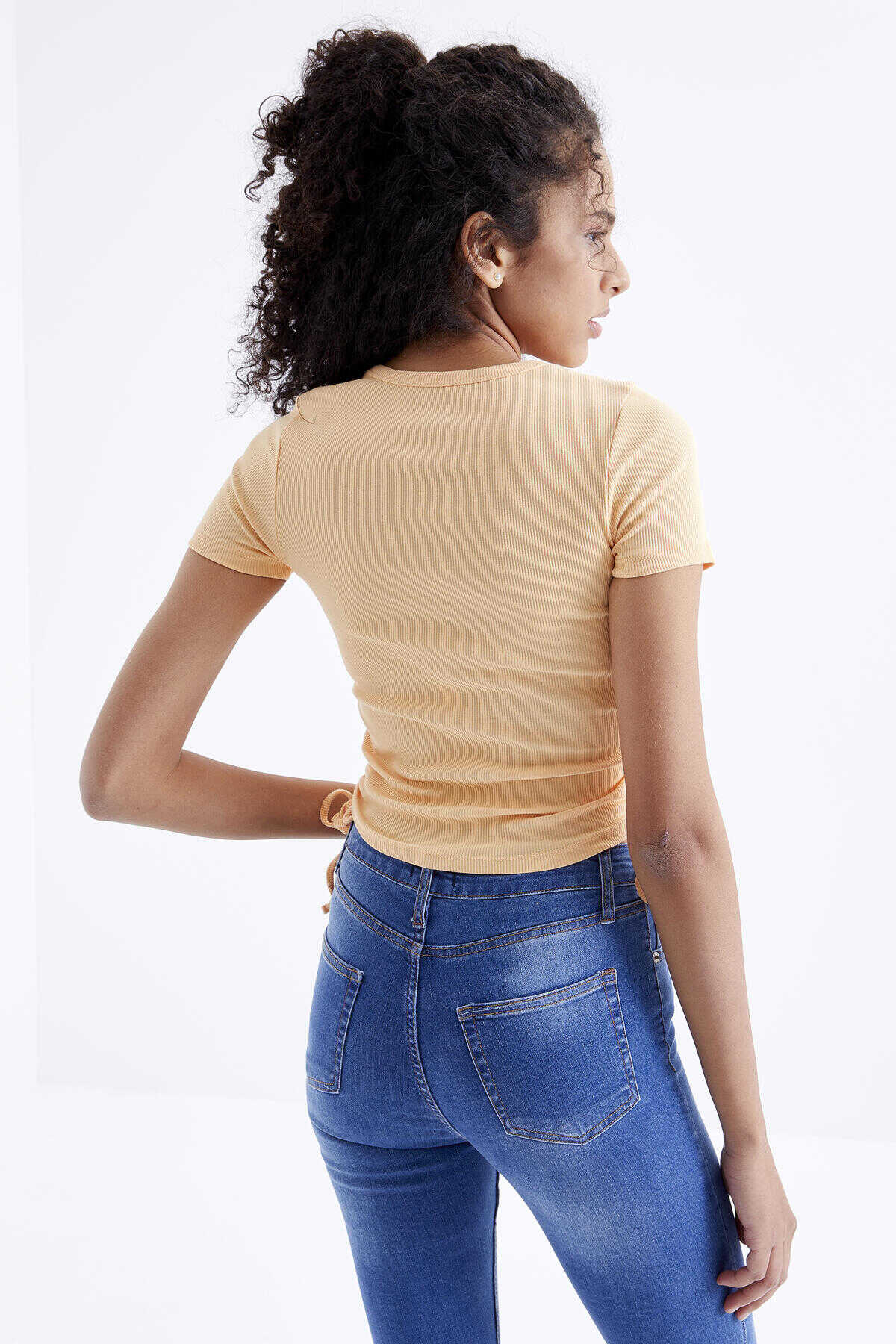 Tommylife Toptan Kavuniçi Basic Yanı Büzgülü O Yaka Kadın Crop Top T-Shirt - 97203