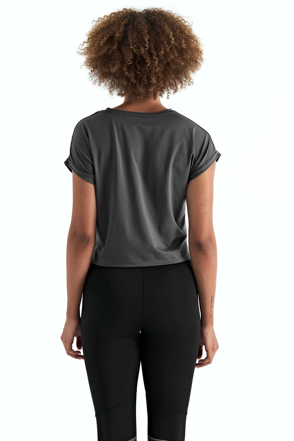 Tommylife Toptan Siyah Logo Baskılı O Yaka Düşük Kol Oversize Kadın Crop T-Shirt - 97262