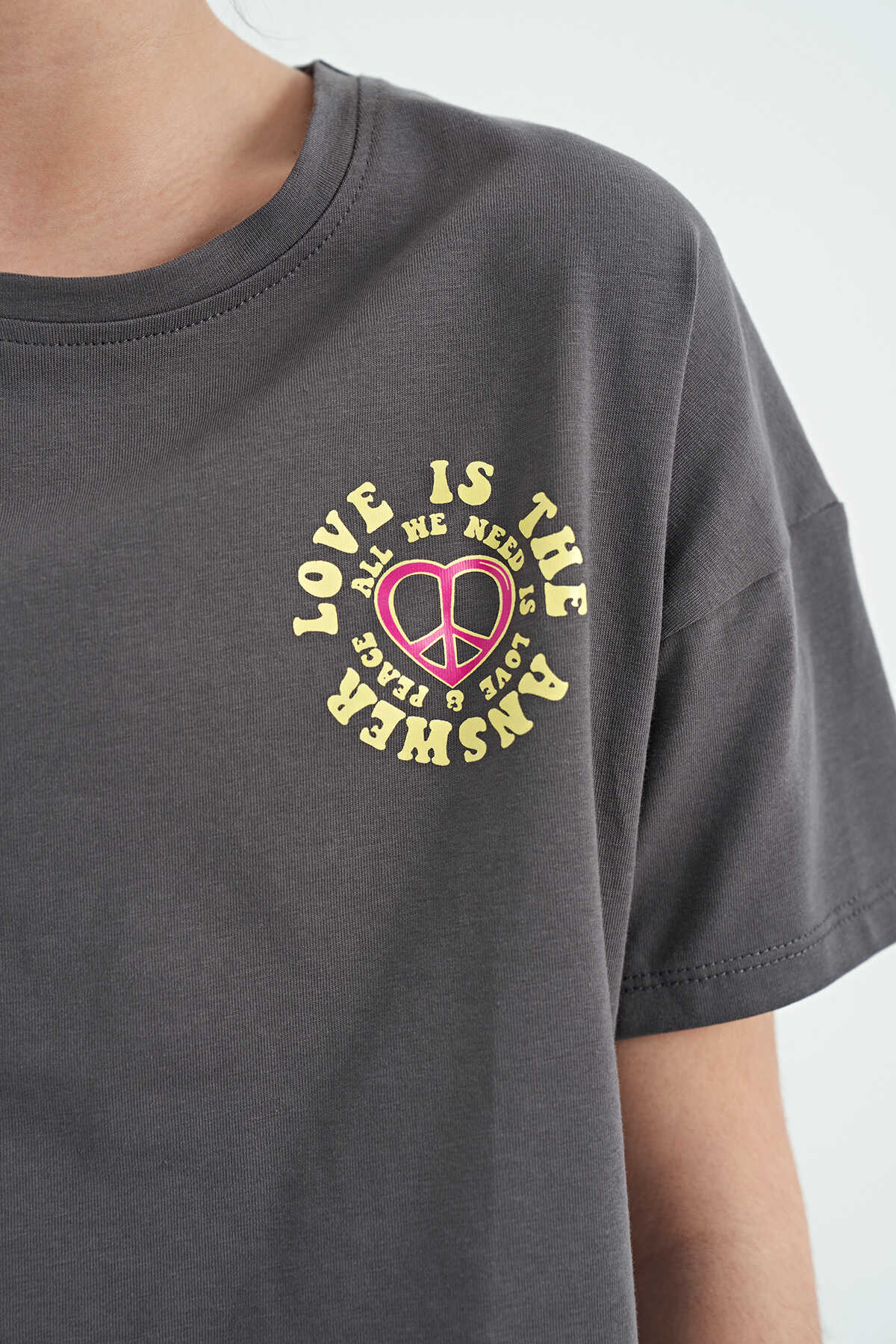 Tommylife Toptan Yeşil Ön Arka Baskılı O Yaka Düşük Omuz Oversize Kısa Kollu Kız Çocuk T-Shirt - 75126
