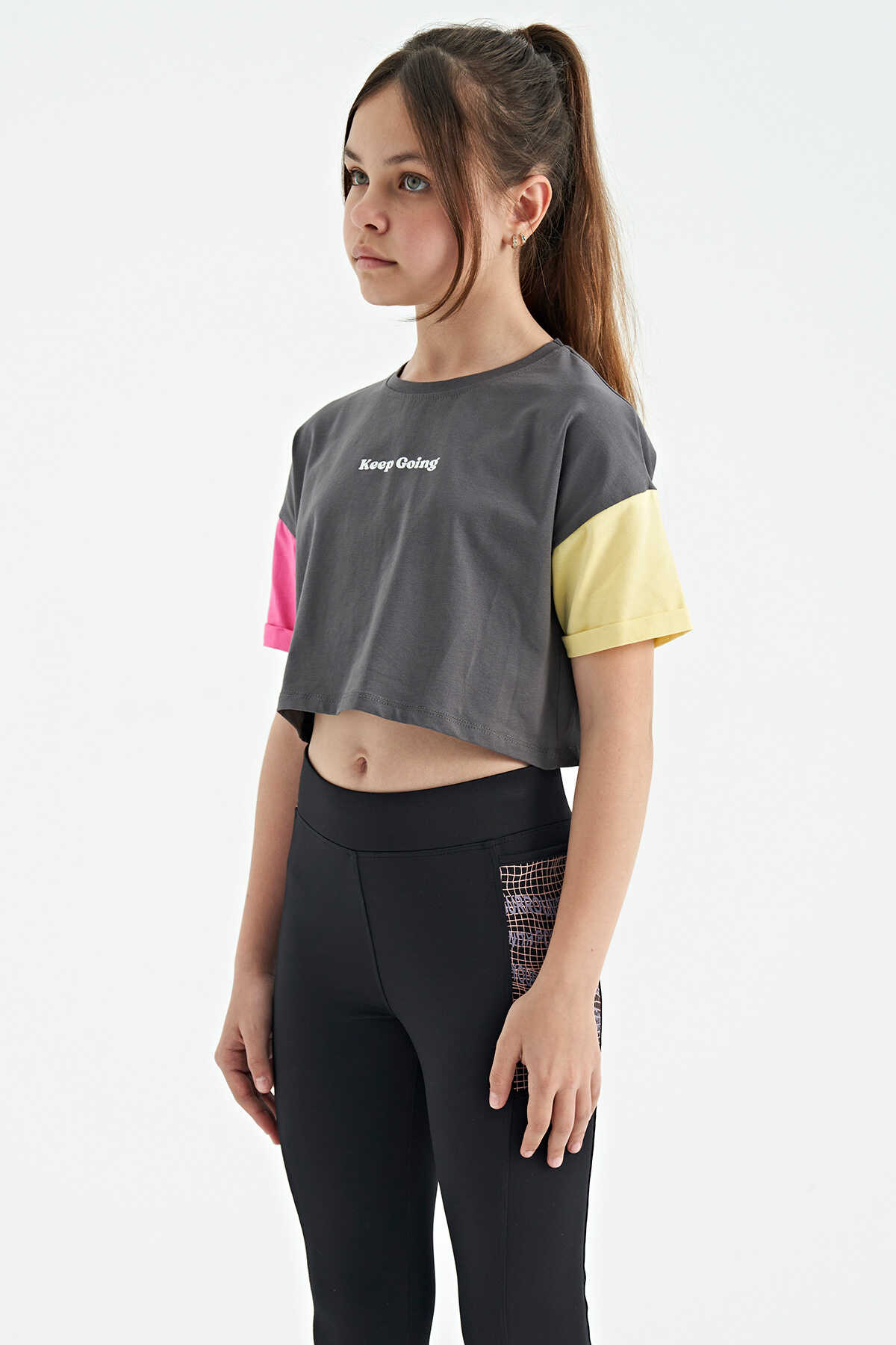 Tommylife Toptan Siyah Yazı Baskılı O Yaka Düşük Omuzlu Oversize Kız Çocuk T-Shirt - 75130