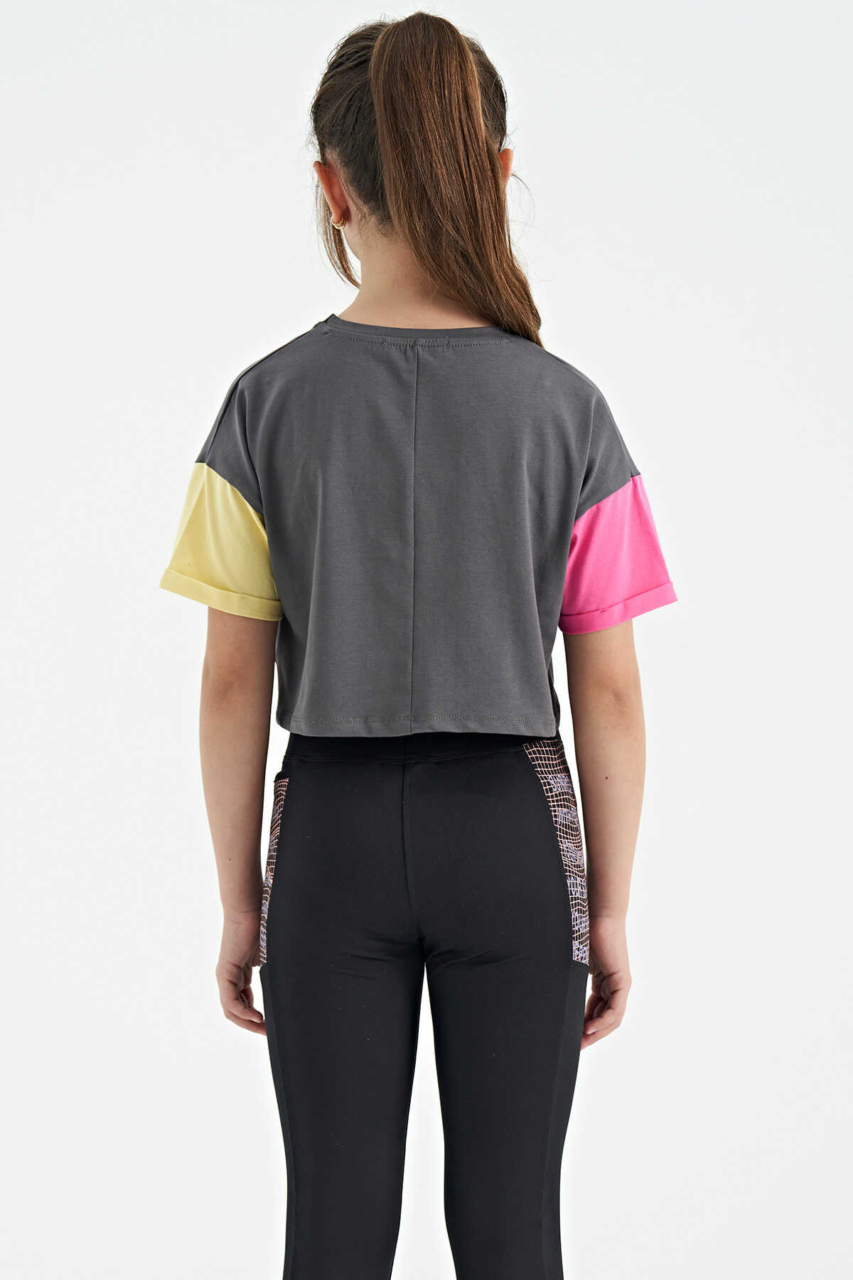 Tommylife Toptan Siyah Yazı Baskılı O Yaka Düşük Omuzlu Oversize Kız Çocuk T-Shirt - 75130