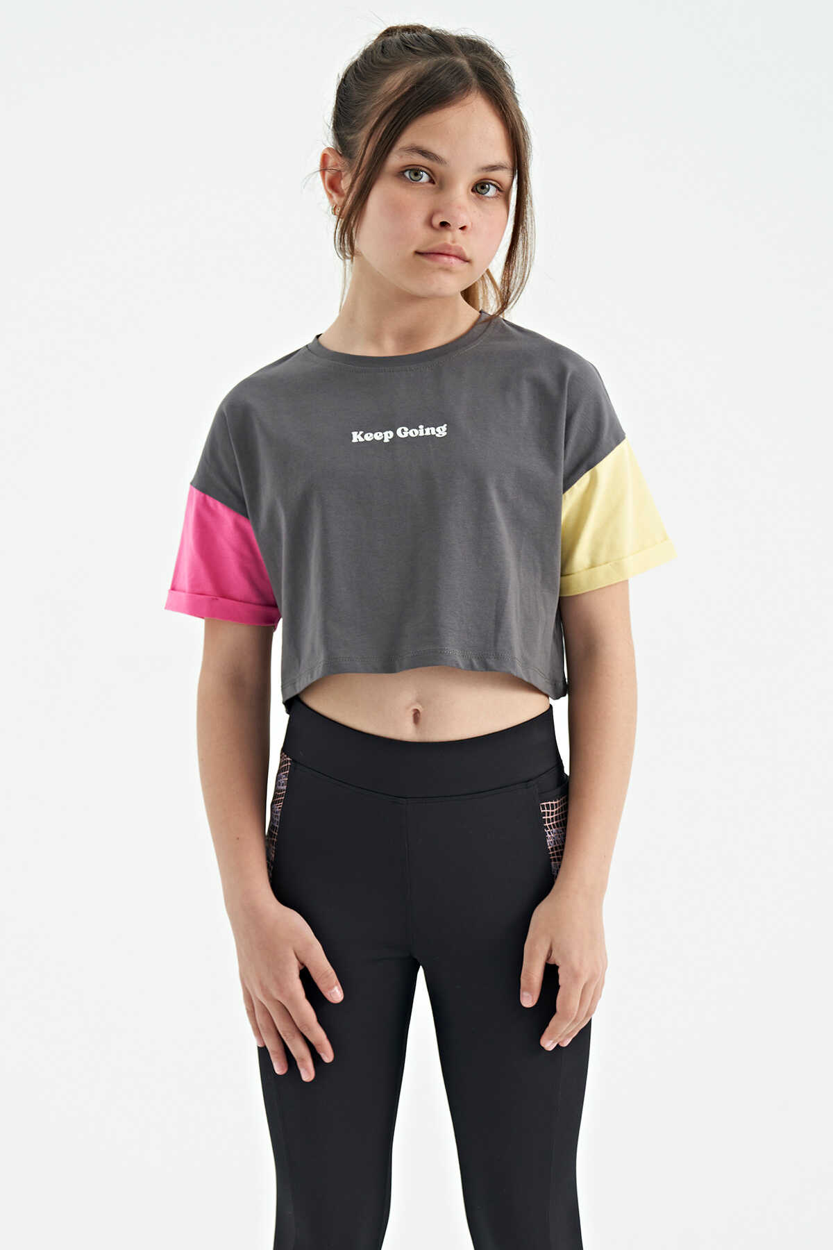 Tommylife Toptan Siyah Yazı Baskılı O Yaka Düşük Omuzlu Oversize Kız Çocuk T-Shirt - 75130