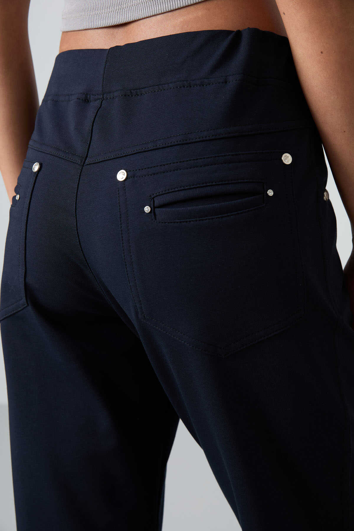 Tommylife Toptan Siyah Taş Detaylı Cepli Rahat Form Klasik Paça Kadın Eşofman Altı - 94007
