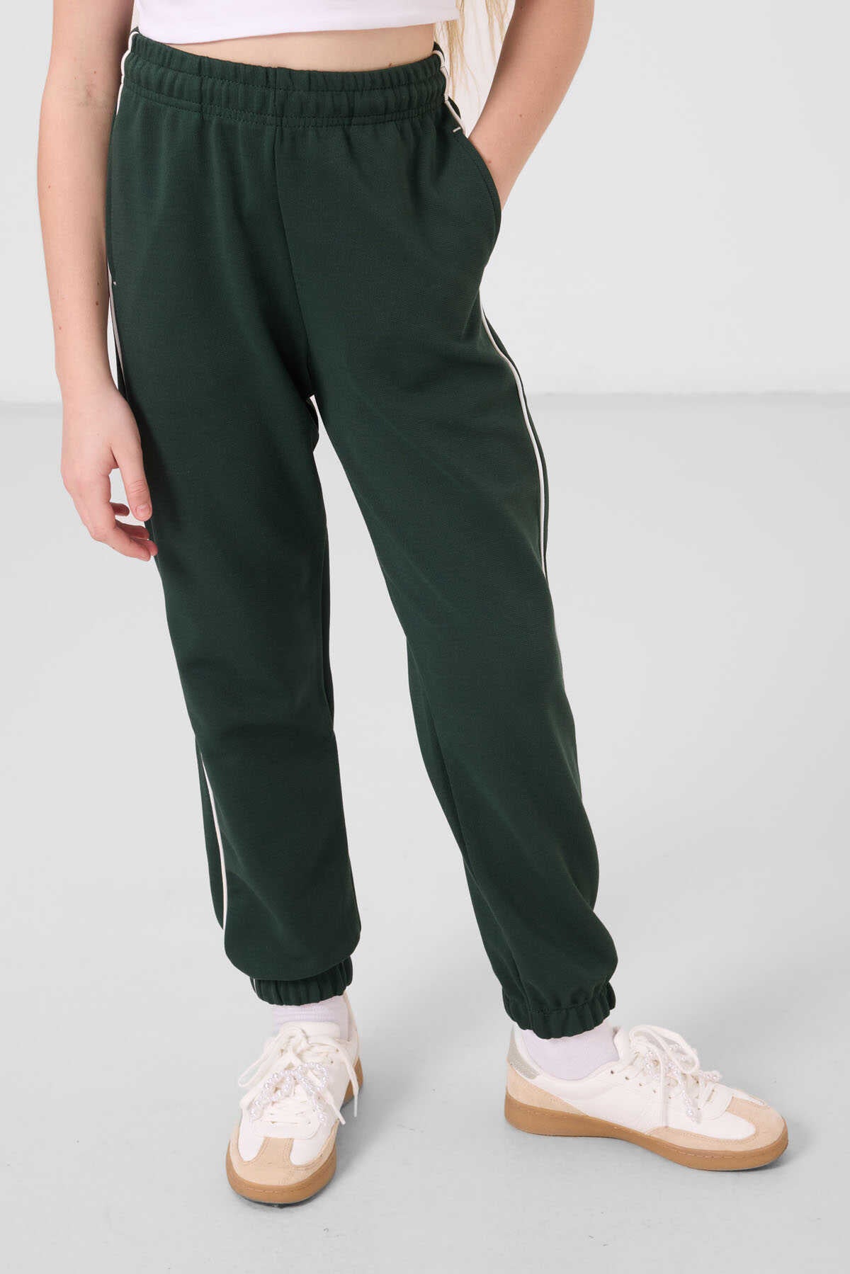 Tommylife Toptan O Yaka Baskılı Lastik Paçalı Standart Fit Kız Çocuk Eşofman Takım 75186 Ekru Fiesta