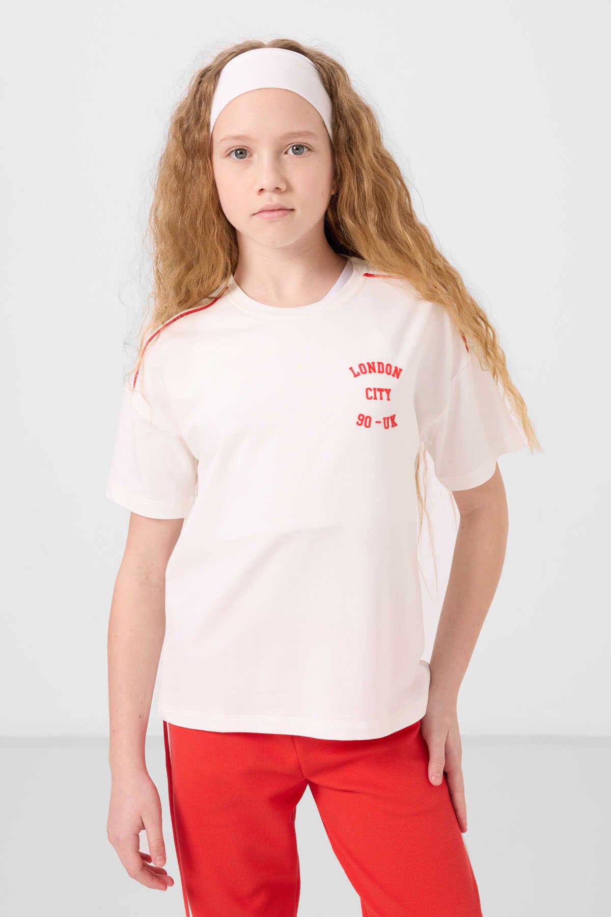 Tommylife Toptan O Yaka Baskılı Lastik Paçalı Standart Fit Kız Çocuk Eşofman Takım 75186 Ekru Fiesta