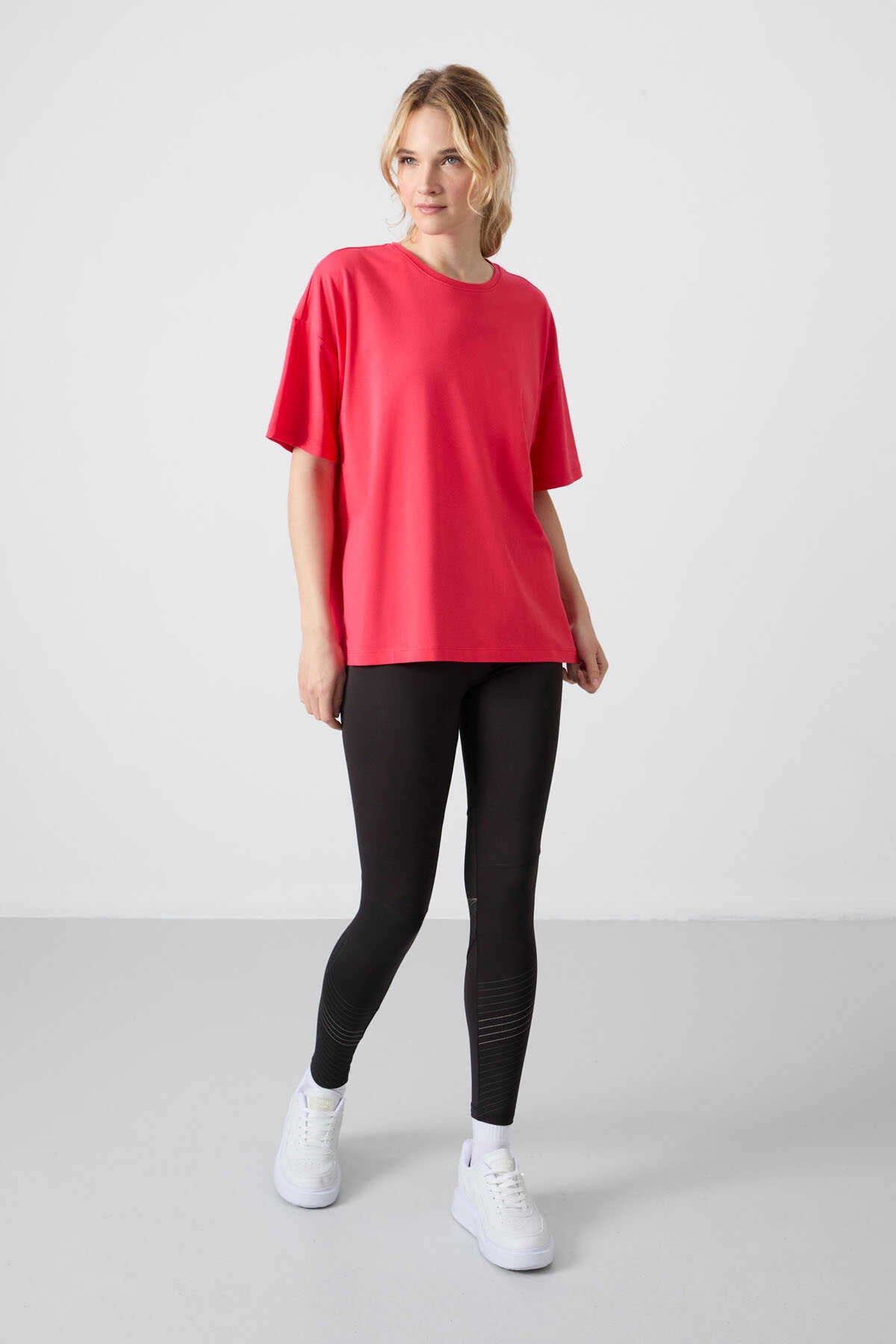 Tommylife Wholesale Crew Neck Oversize Basic Women's T-Shirt 97285 Black