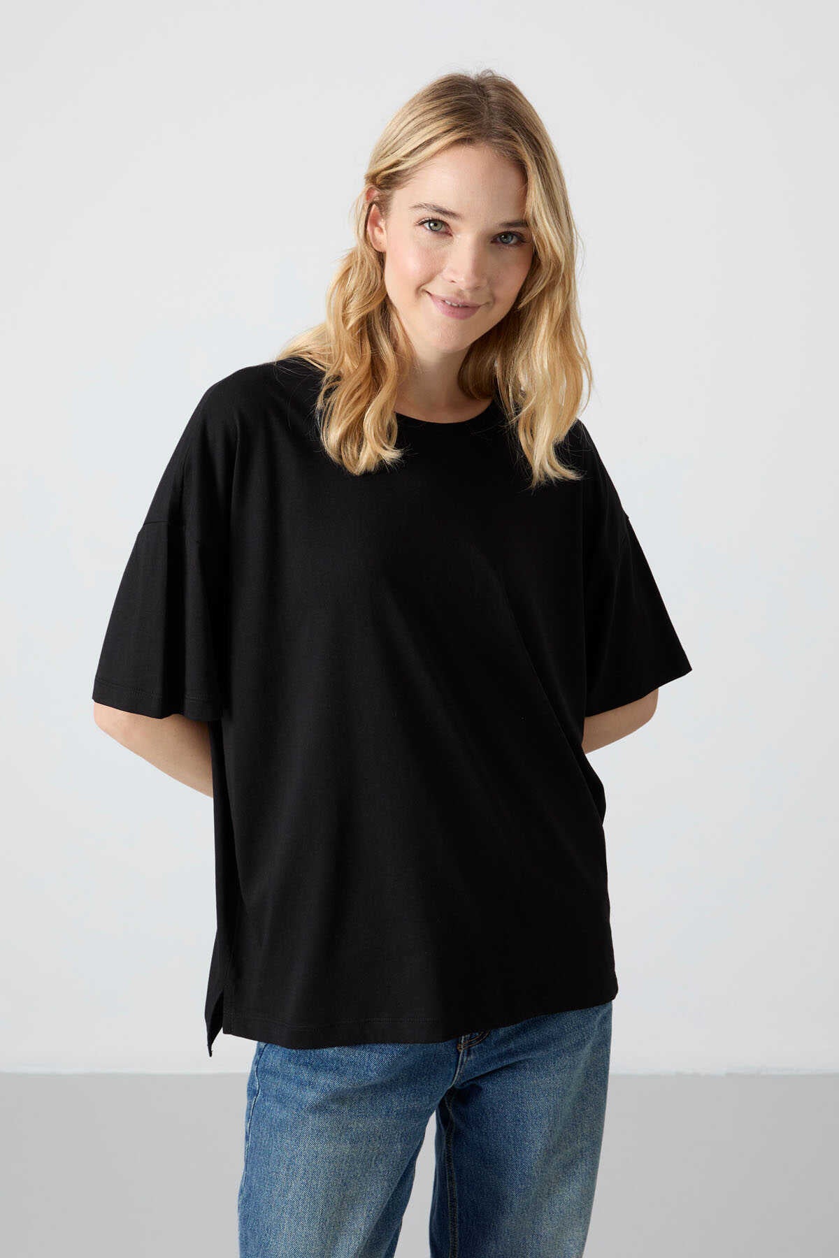 Tommylife Wholesale Crew Neck Oversize Basic Women's T-Shirt 97285 Black