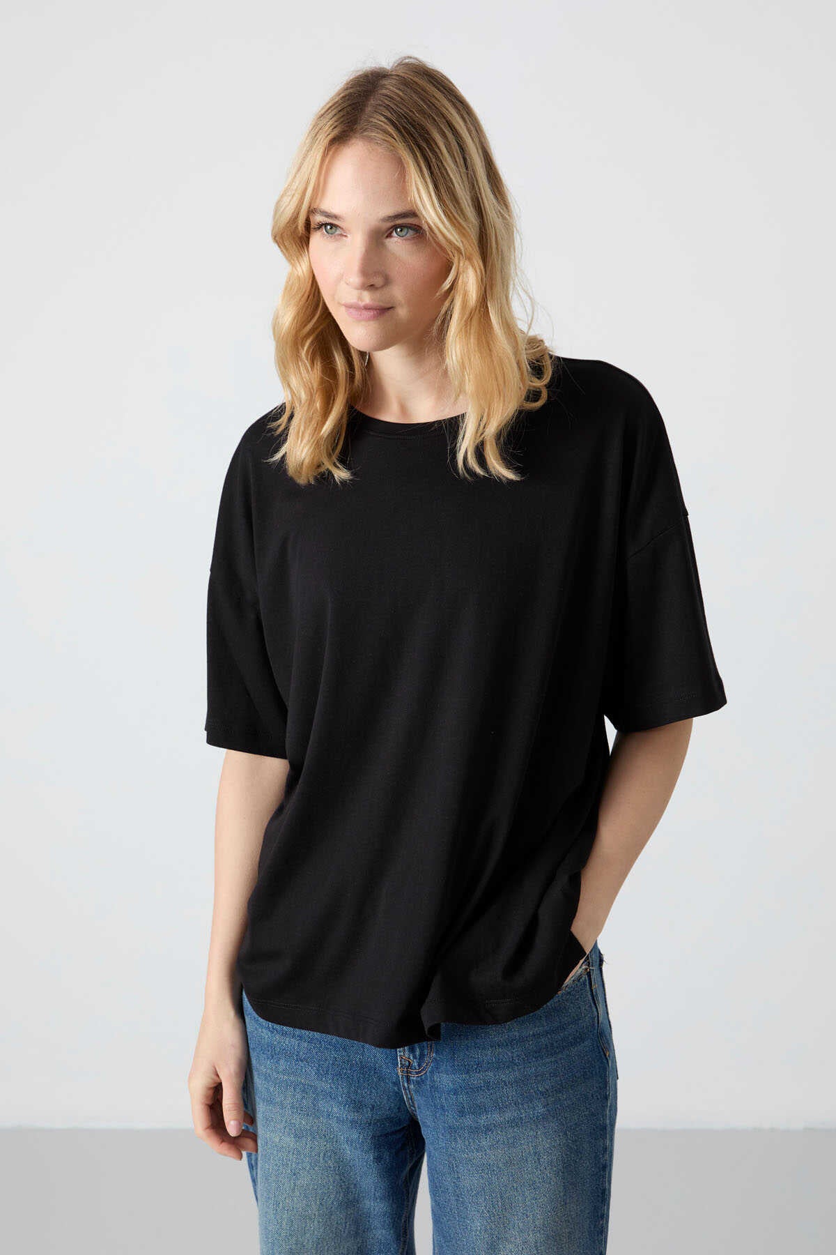 Tommylife Wholesale Crew Neck Oversize Basic Women's T-Shirt 97285 Black