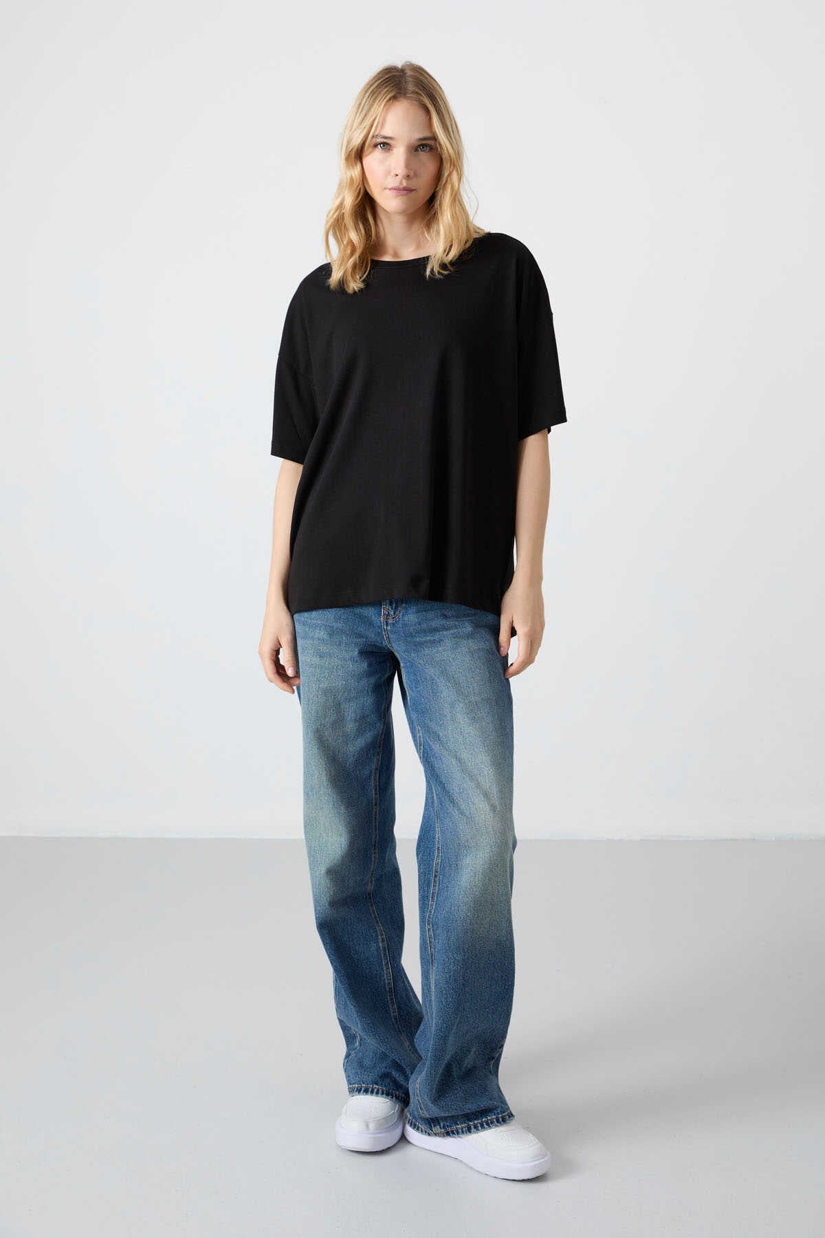 Tommylife Wholesale Crew Neck Oversize Basic Women's T-Shirt 97285 Black