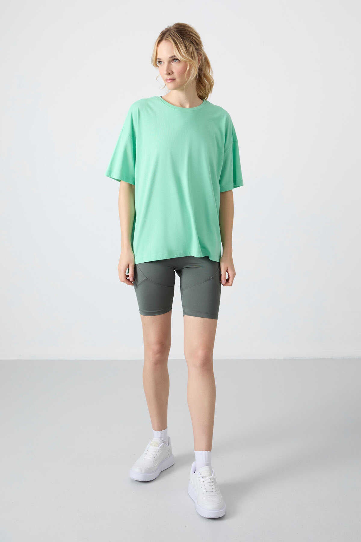 Tommylife Wholesale Crew Neck Oversize Basic Women's T-Shirt 97285 Black