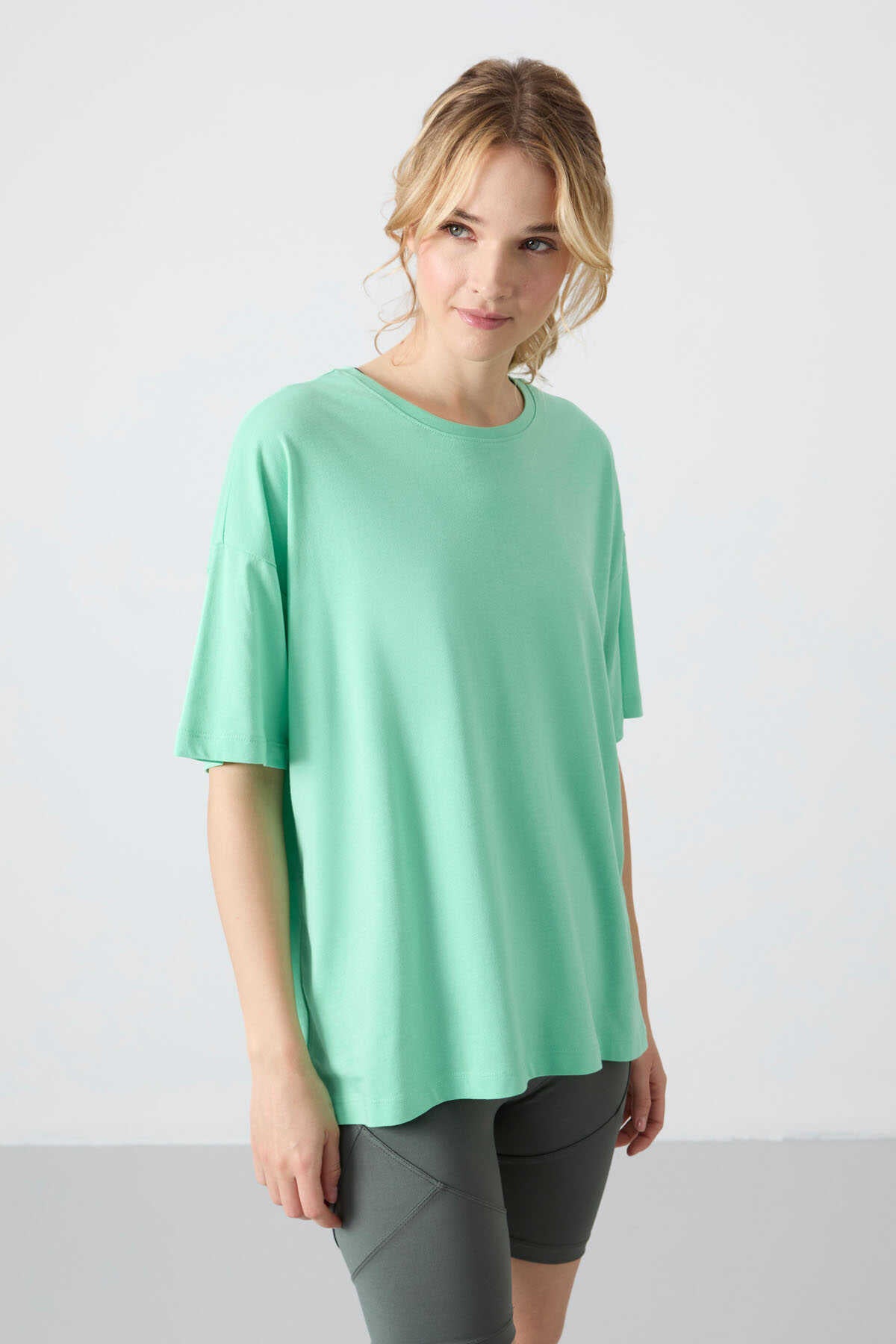 Tommylife Wholesale Crew Neck Oversize Basic Women's T-Shirt 97285 Black