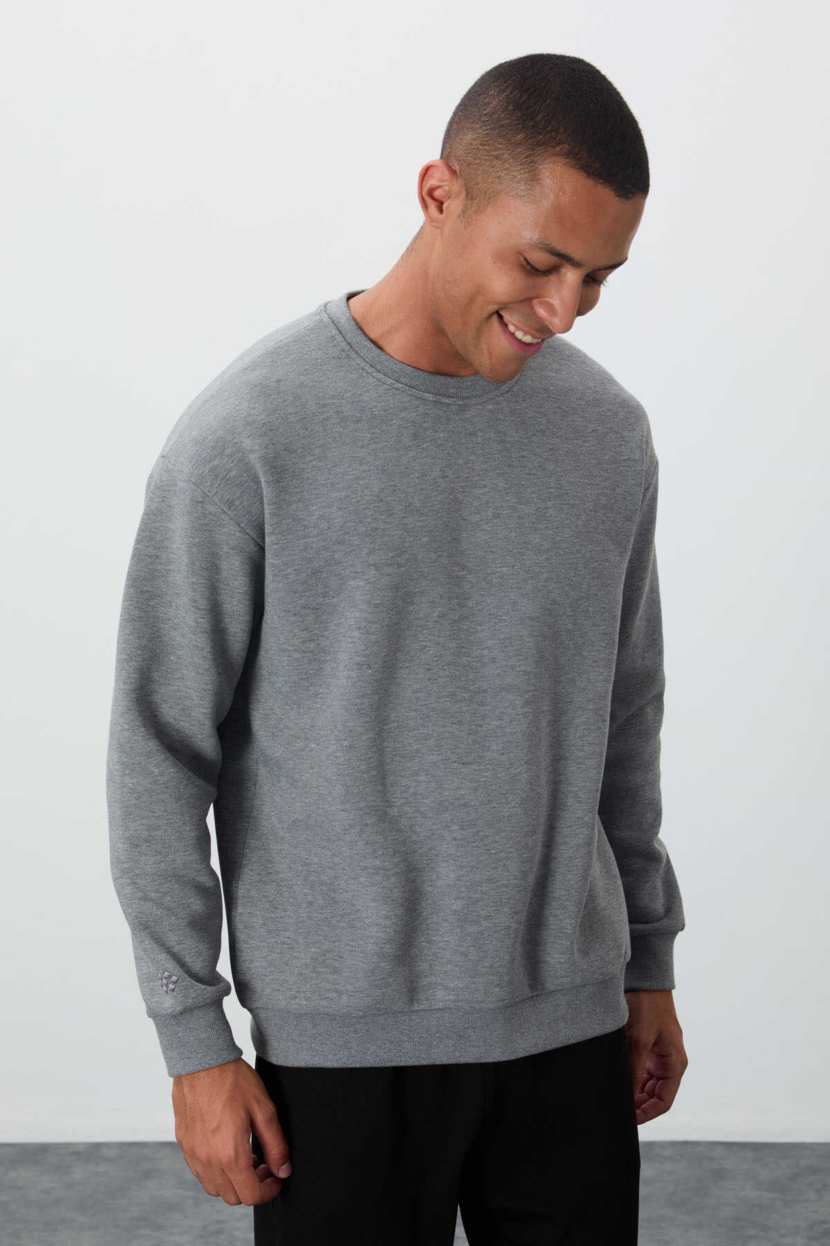 Tommylife Wholesale Crew Neck Relaxed Fit Basic Men's Sweatshirt 88418 Black
