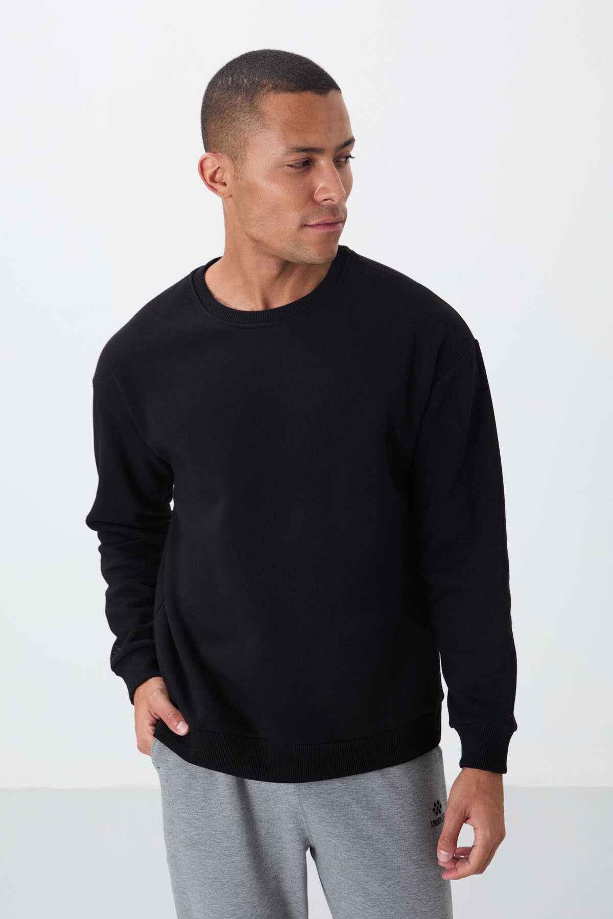 Tommylife Wholesale Crew Neck Relaxed Fit Basic Men's Sweatshirt 88418 Black