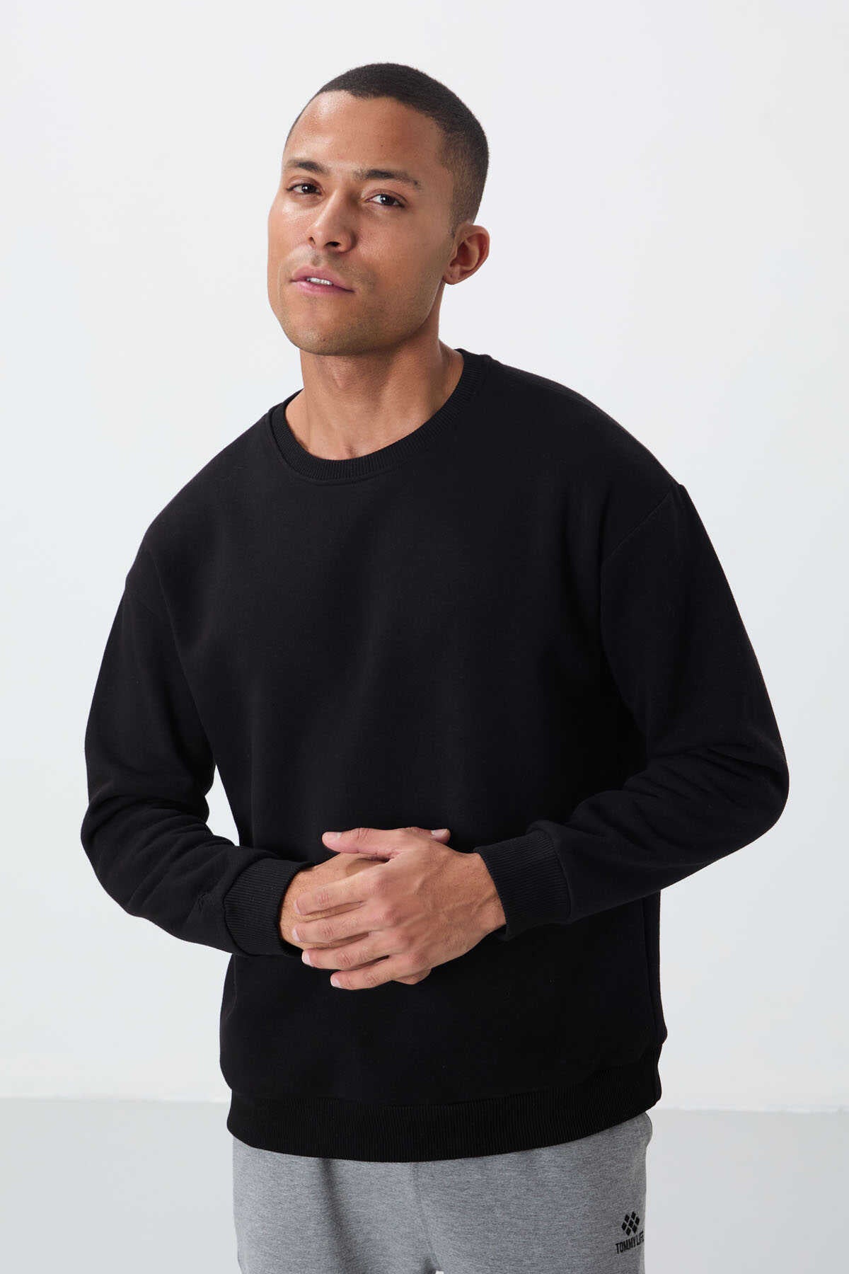 Tommylife Wholesale Crew Neck Relaxed Fit Basic Men's Sweatshirt 88418 Black